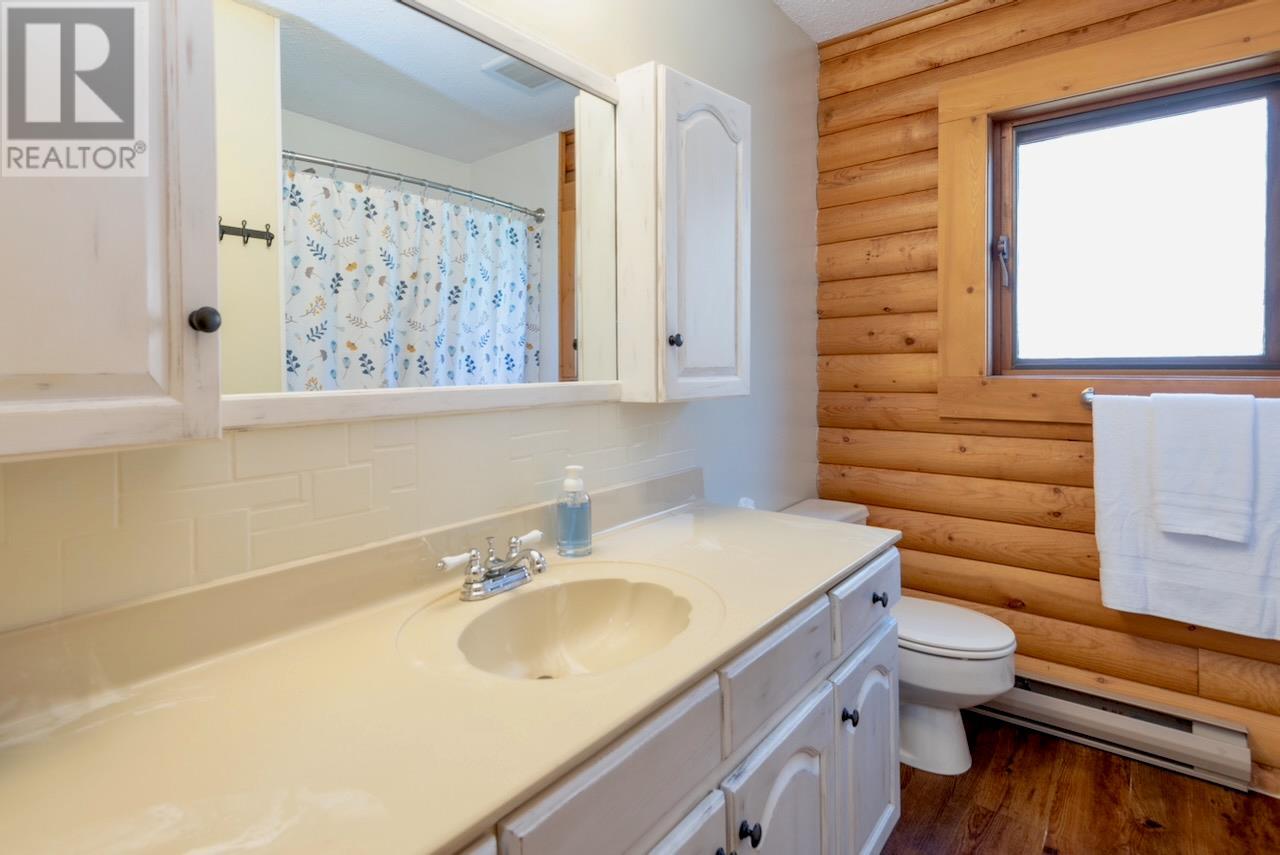 Property at 5302 Meadow Creek Crescent image 4