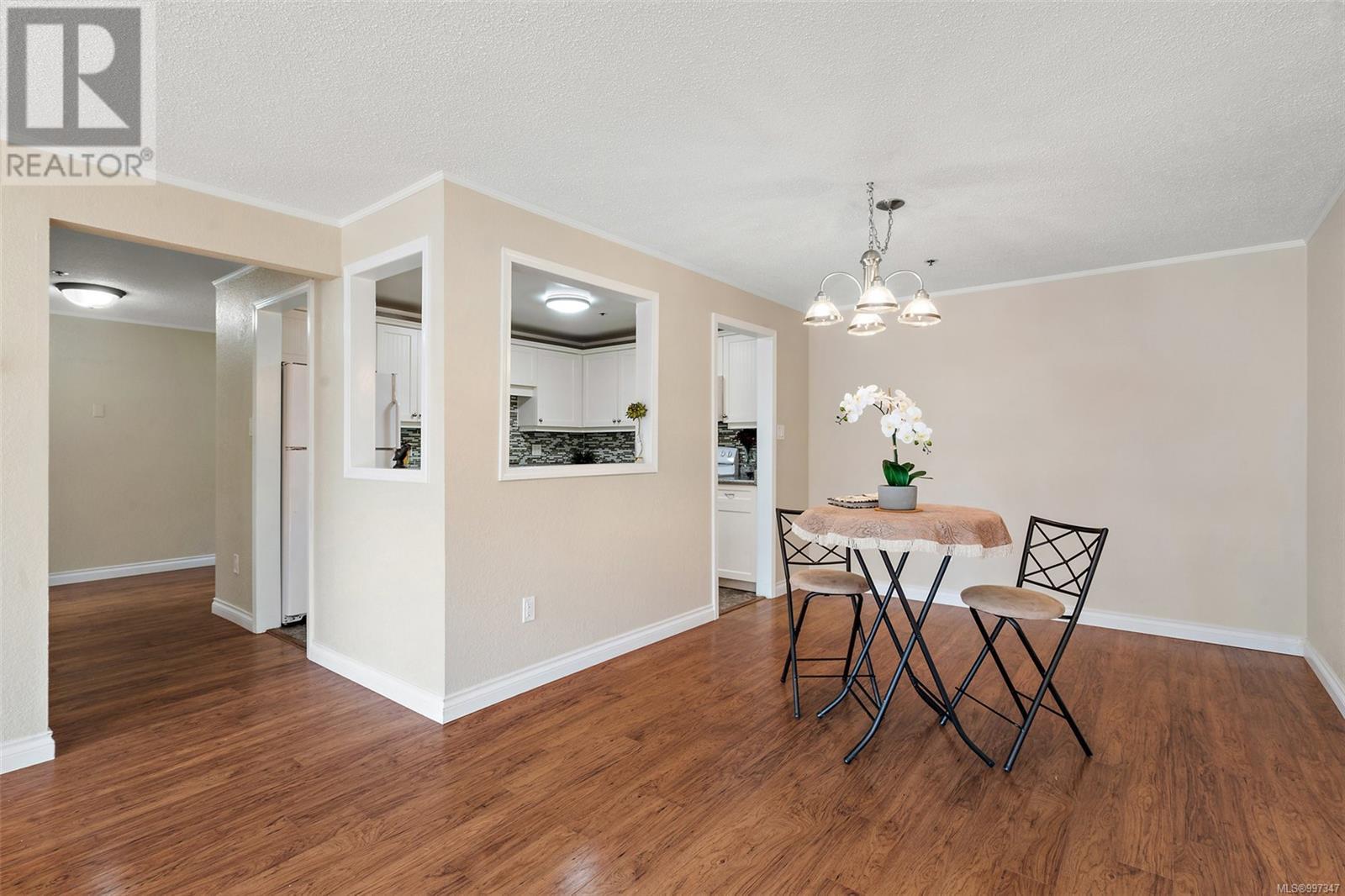 105 1560 Hillside Ave, Victoria, British Columbia  V8T 5B8 - Photo 5 - 997347