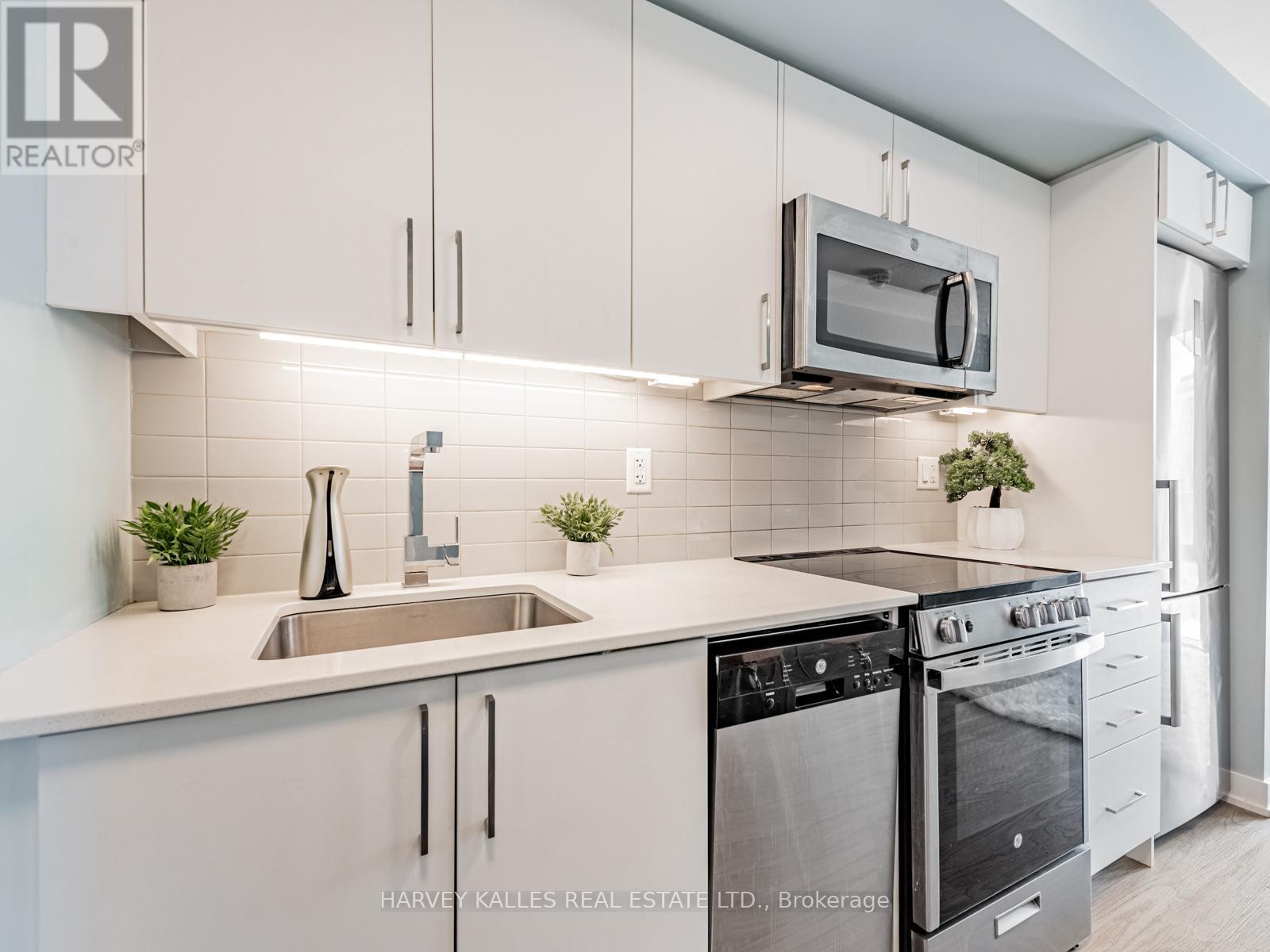 902 - 38 Monte Kwinter Court, Toronto, Ontario  M3H 0E2 - Photo 8 - C12122489
