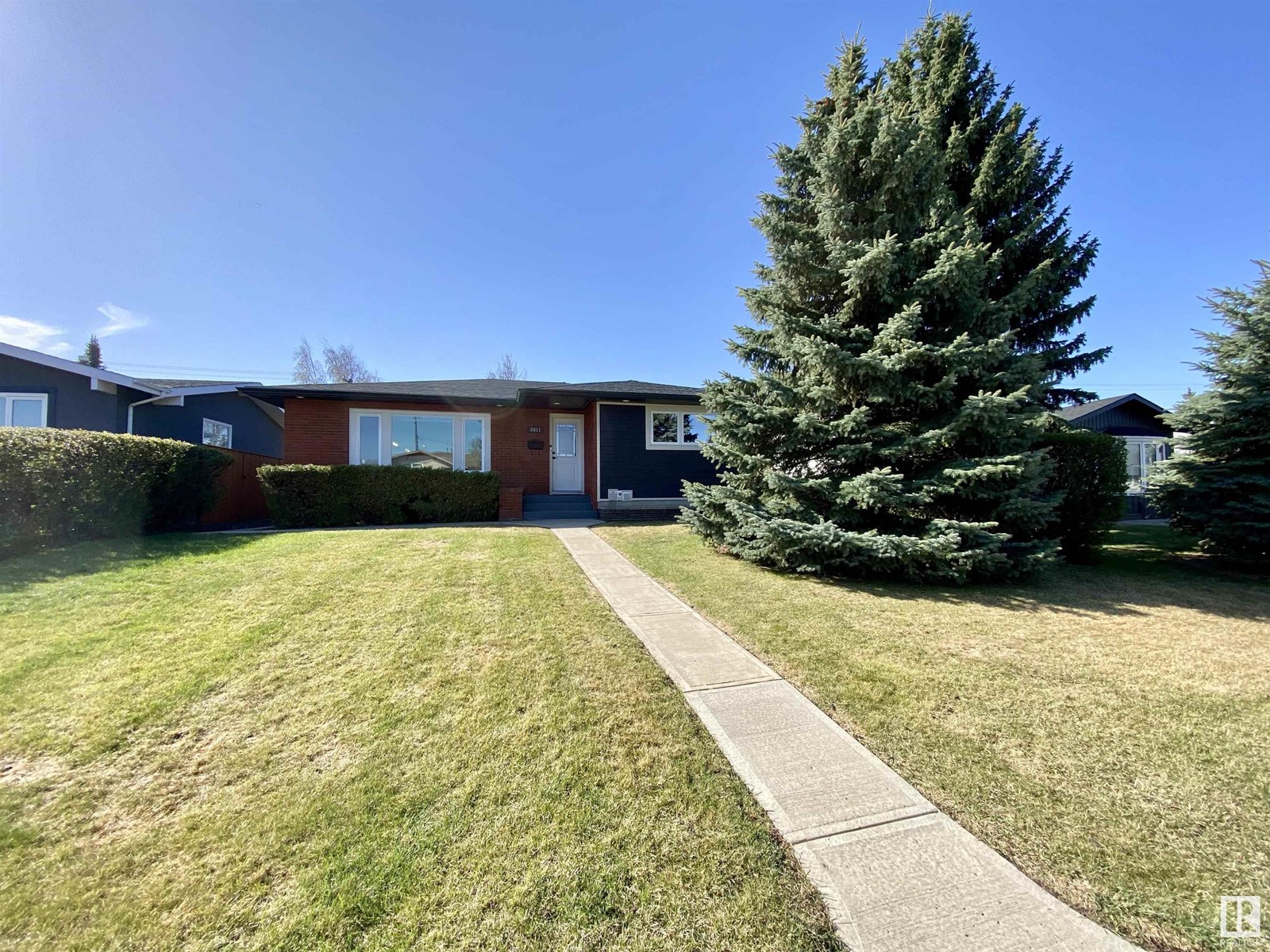 Property at 6811 98A AV NW image 3