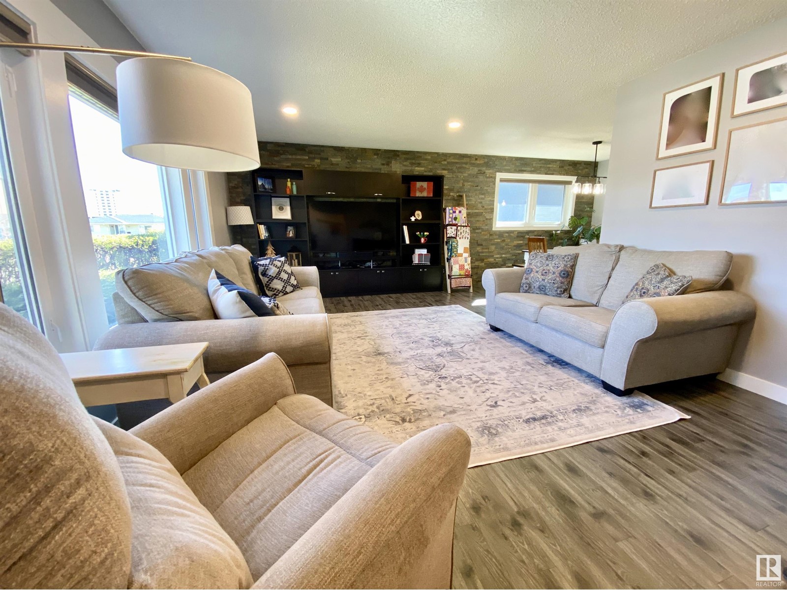Property at 6811 98A AV NW image 5