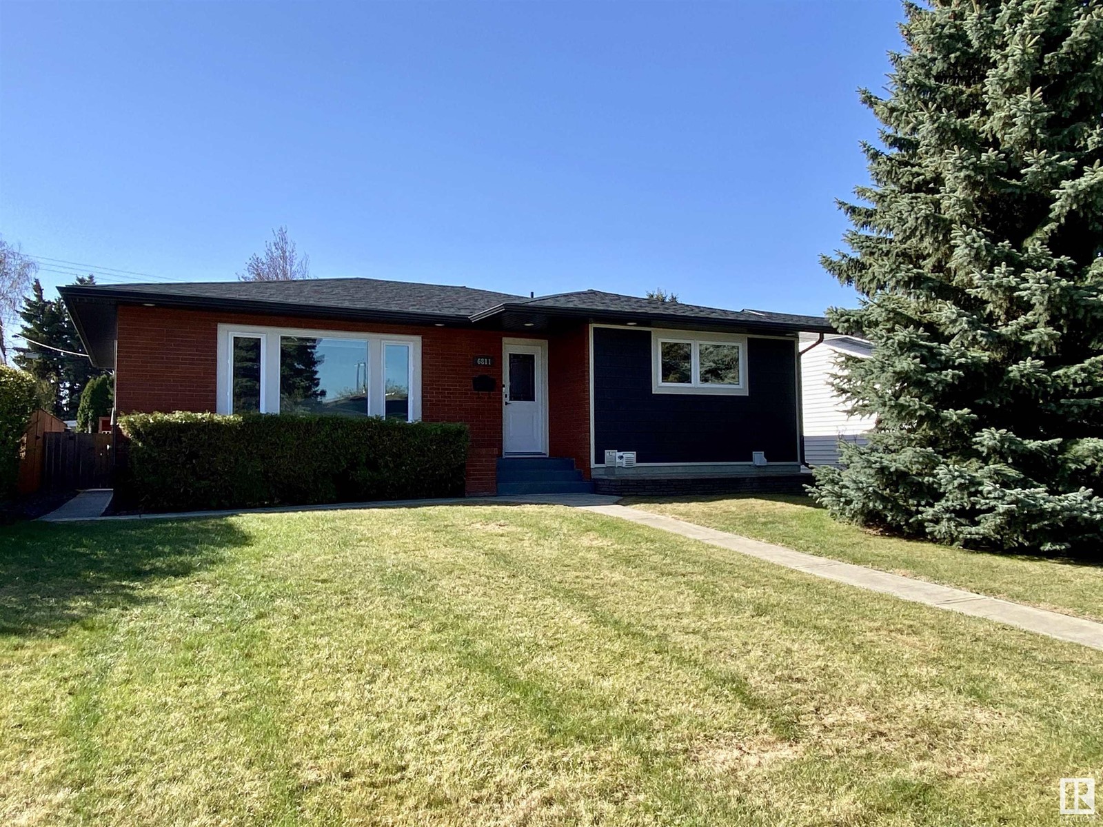 Property at 6811 98A AV NW image 2