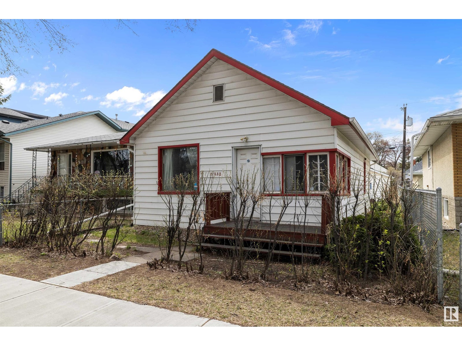 Property at 11932 91 ST NW image 3