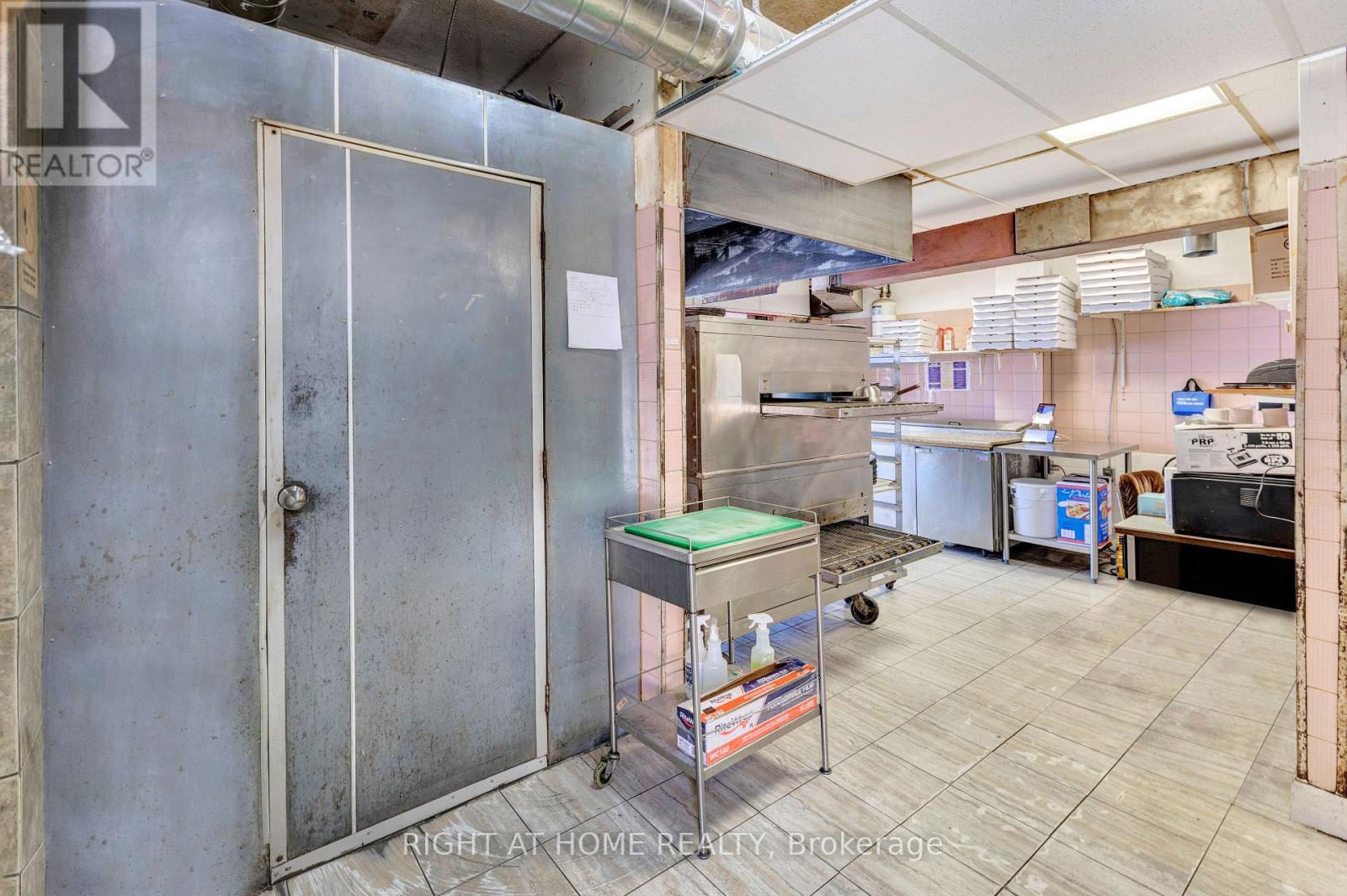 1010 - 1012 Merivale Road, Ottawa, Ontario  K1Z 6A5 - Photo 10 - X12122450