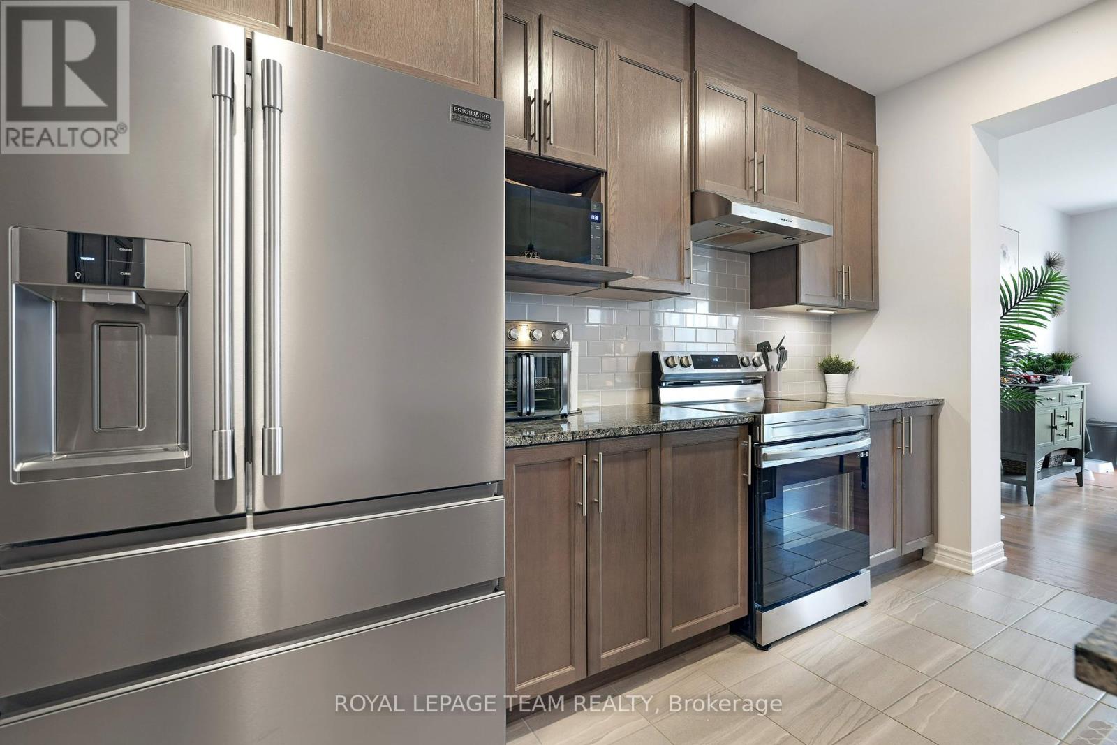 608 Enclave Lane, Clarence-Rockland, Ontario  K4K 0M8 - Photo 11 - X12122465