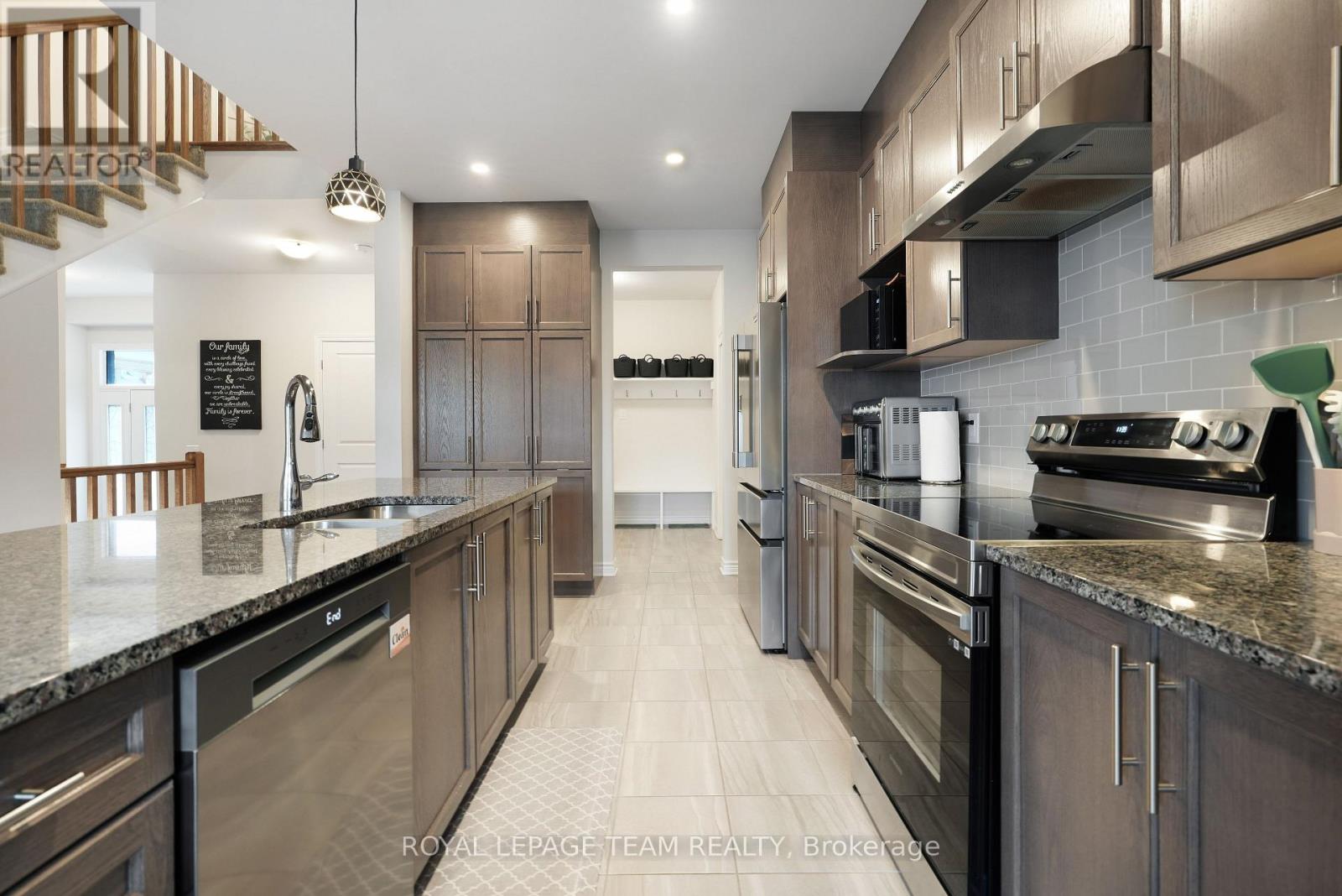 608 Enclave Lane, Clarence-Rockland, Ontario  K4K 0M8 - Photo 13 - X12122465