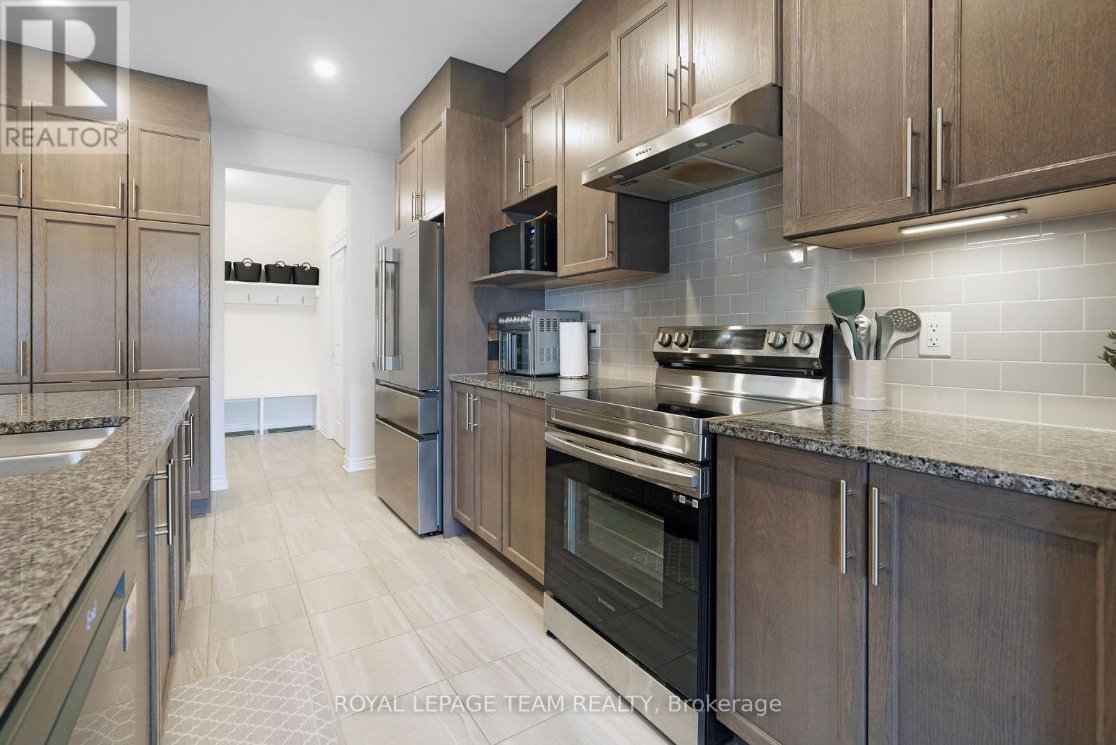608 Enclave Lane, Clarence-Rockland, Ontario  K4K 0M8 - Photo 14 - X12122465