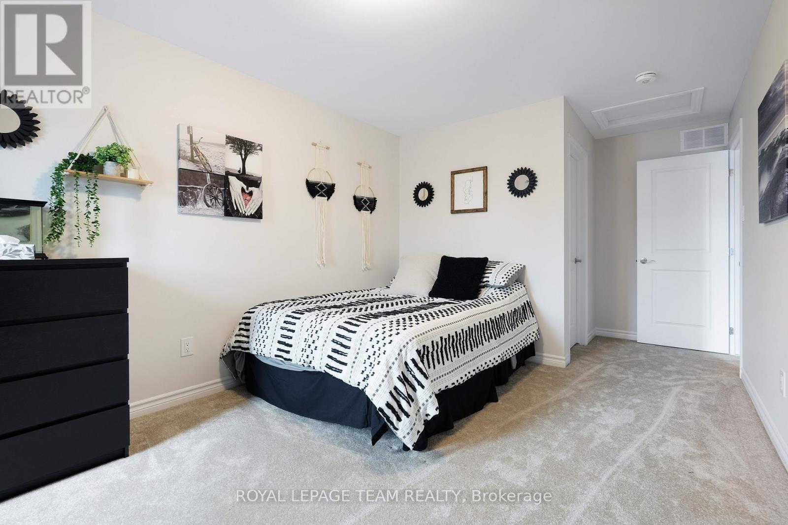 608 Enclave Lane, Clarence-Rockland, Ontario  K4K 0M8 - Photo 24 - X12122465