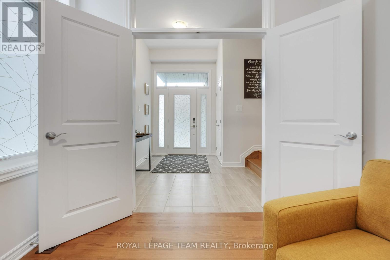 608 Enclave Lane, Clarence-Rockland, Ontario  K4K 0M8 - Photo 6 - X12122465