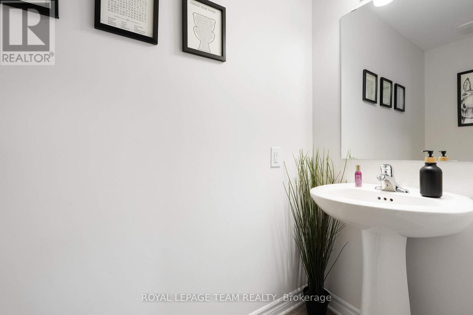 608 Enclave Lane, Clarence-Rockland, Ontario  K4K 0M8 - Photo 7 - X12122465