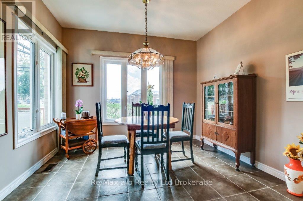 717 Garden Court Crescent, Woodstock, Ontario  N4T 0A2 - Photo 11 - X12122468
