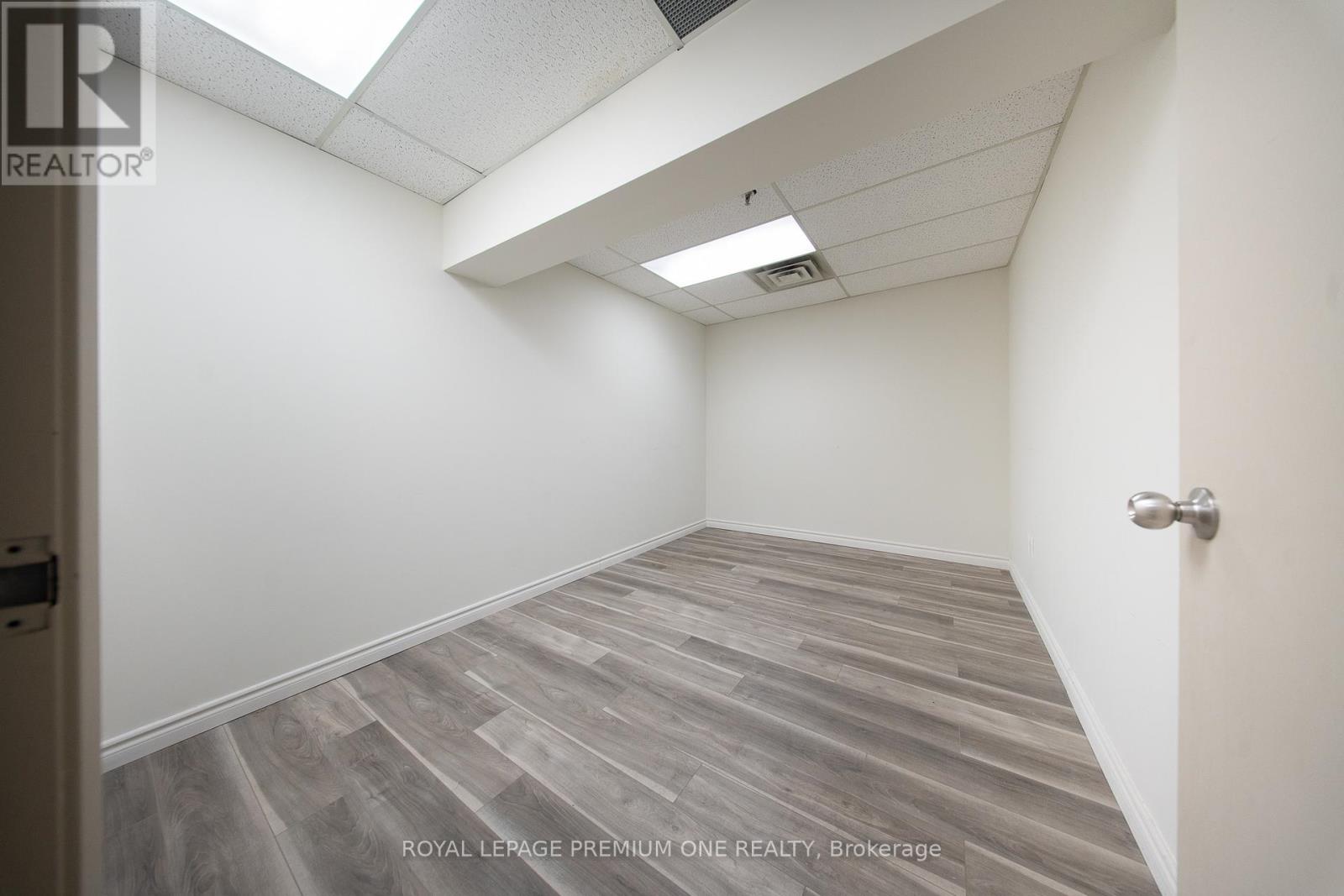 16 (Upper) - 65 Woodstream Boulevard, Vaughan, Ontario  L4L 7Z1 - Photo 6 - N12122482