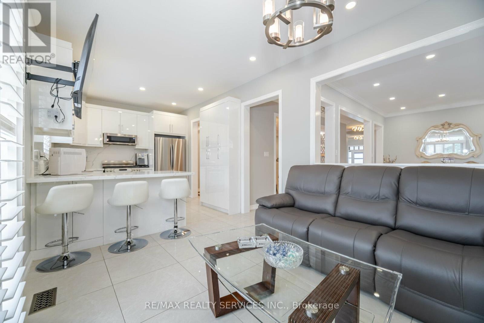 1317 Weller Cross, Milton, Ontario  L9T 6K6 - Photo 17 - W12122472