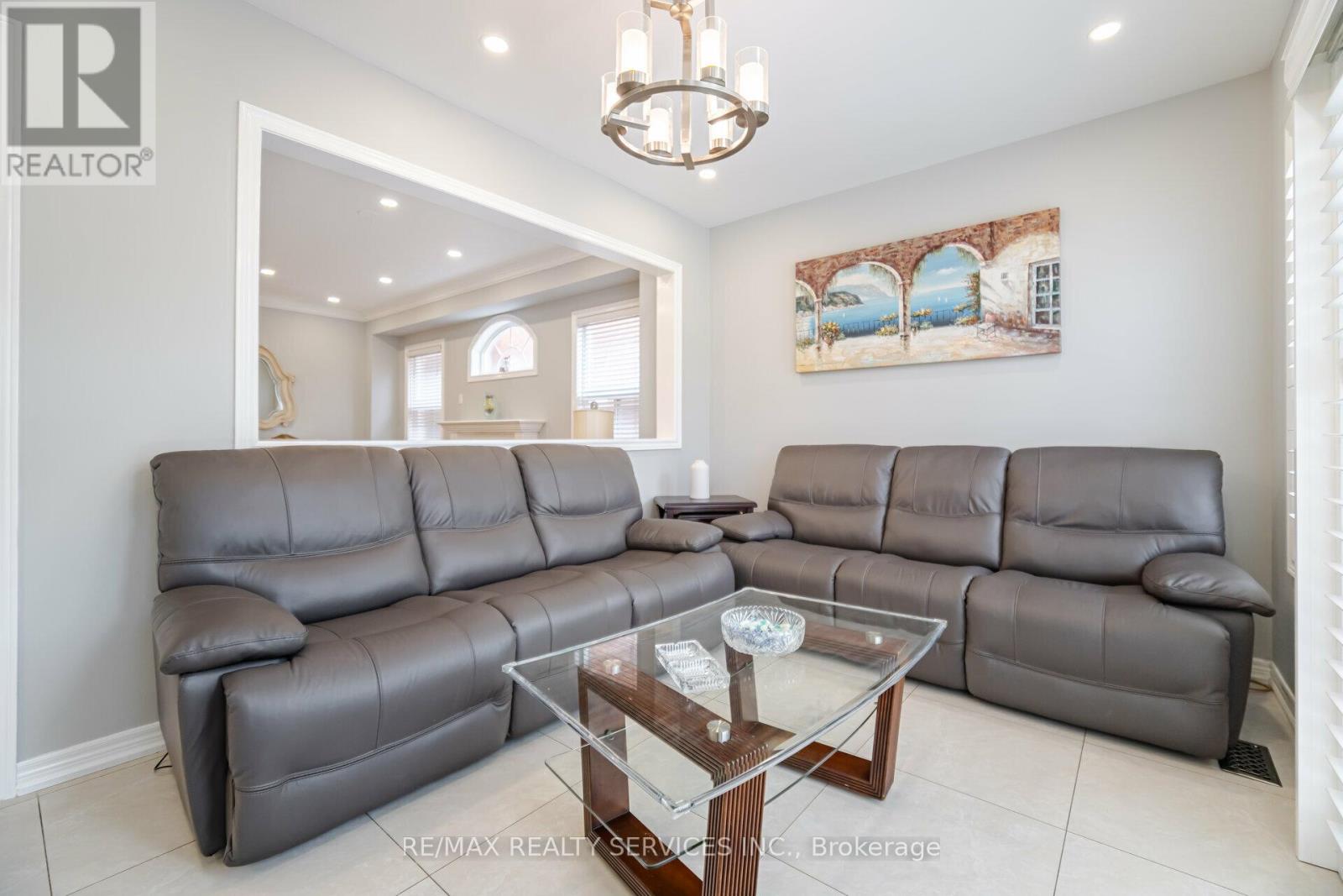 1317 Weller Cross, Milton, Ontario  L9T 6K6 - Photo 18 - W12122472