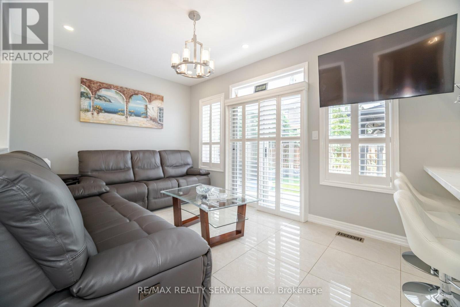 1317 Weller Cross, Milton, Ontario  L9T 6K6 - Photo 19 - W12122472