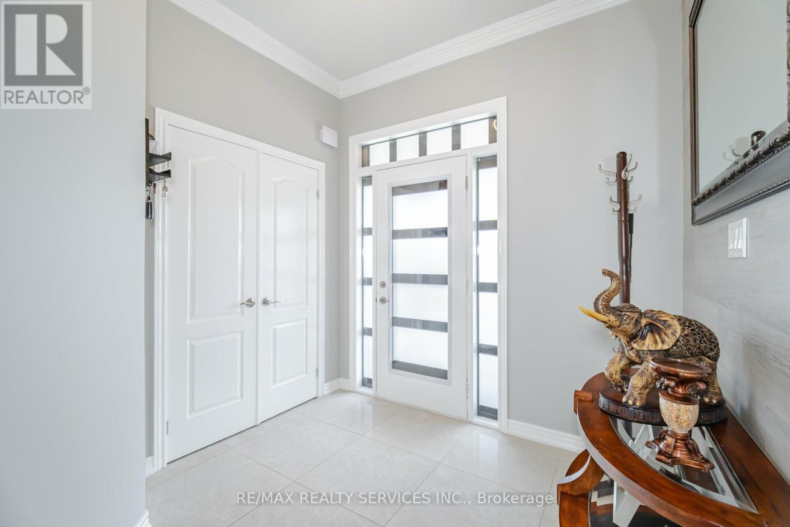 1317 Weller Cross, Milton, Ontario  L9T 6K6 - Photo 4 - W12122472
