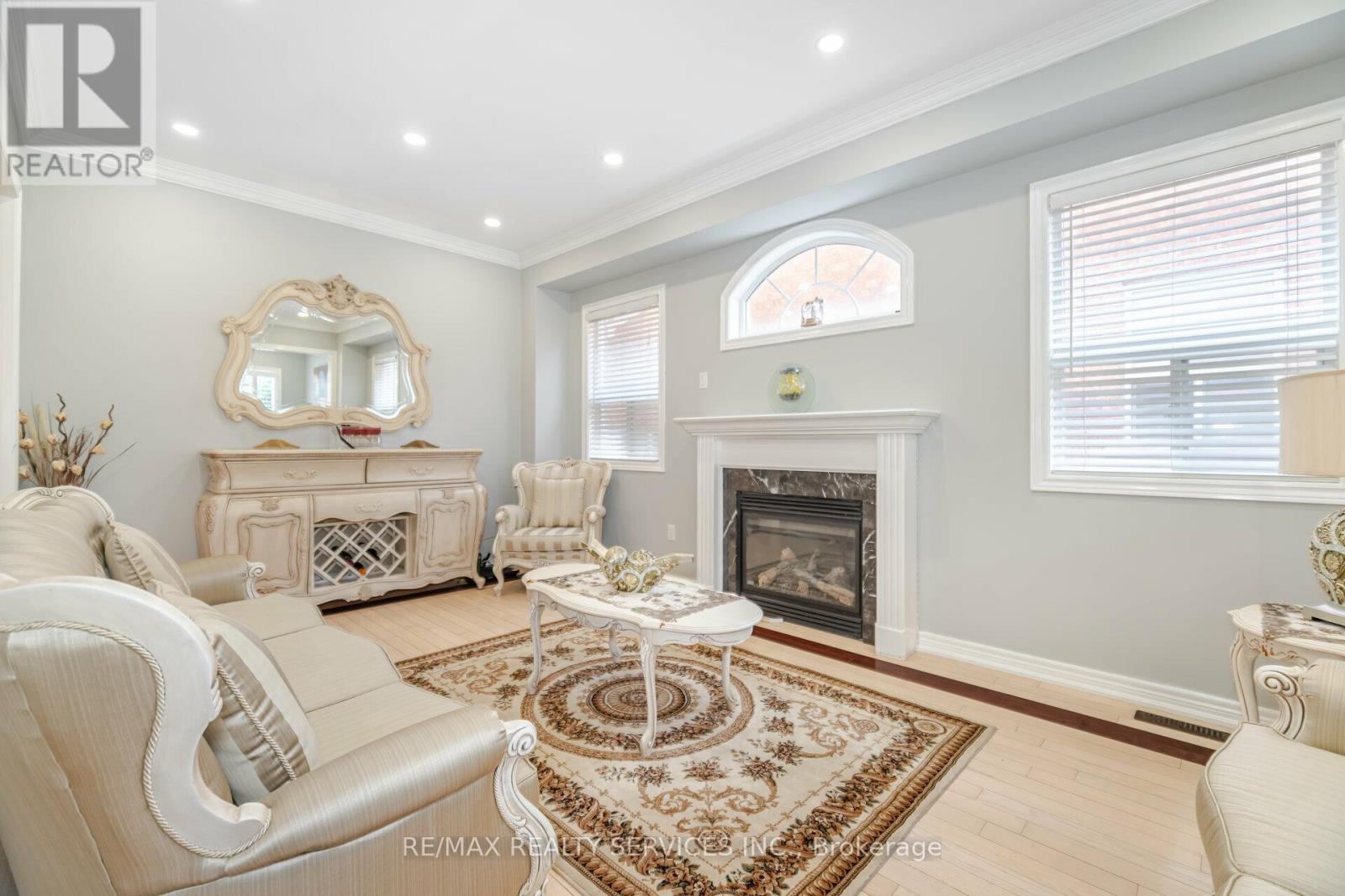 1317 Weller Cross, Milton, Ontario  L9T 6K6 - Photo 7 - W12122472