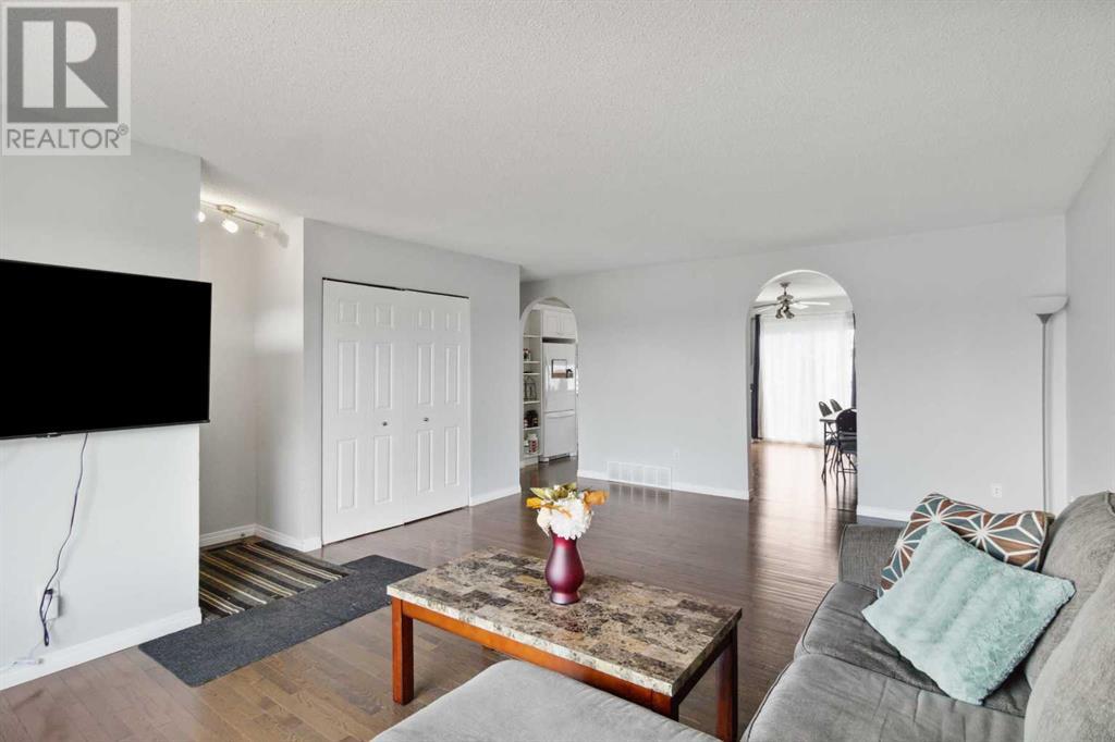 Property at 166 Erindale Road image 3