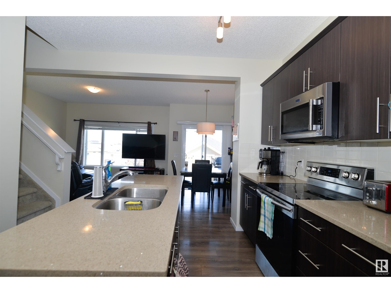 Property at 47 AVEBURY CO image 3