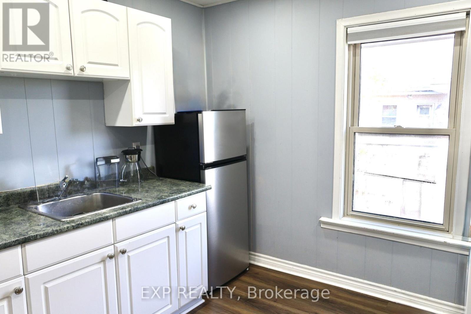 226 Sheridan Street, Brantford, Ontario  N3S 4R3 - Photo 13 - X12122484