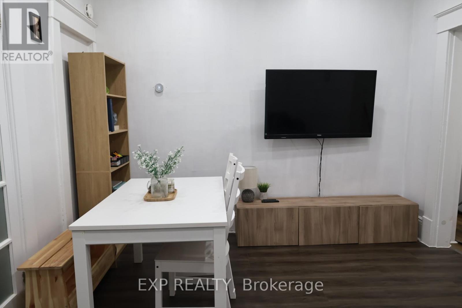226 Sheridan Street, Brantford, Ontario  N3S 4R3 - Photo 3 - X12122484