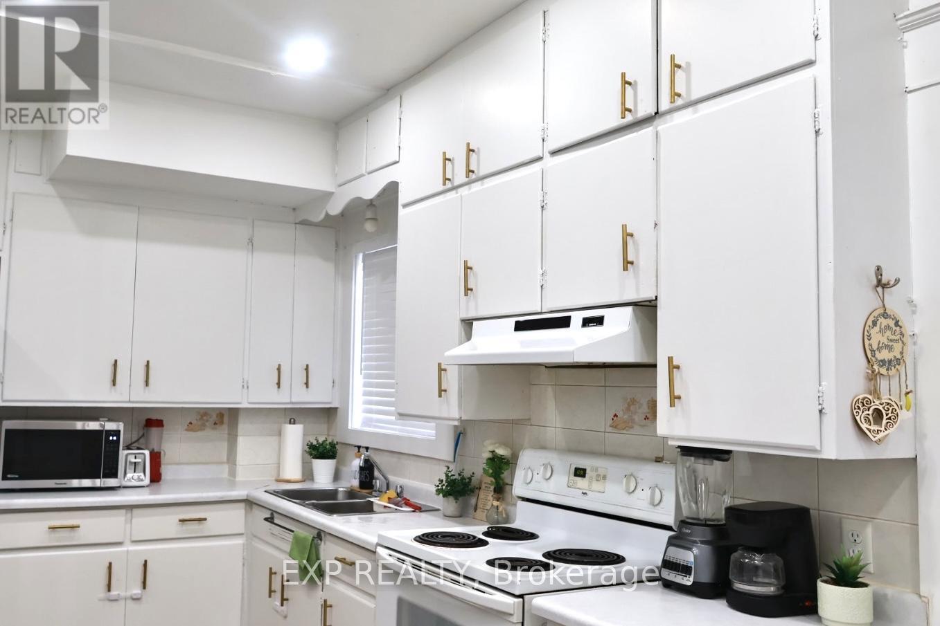 226 Sheridan Street, Brantford, Ontario  N3S 4R3 - Photo 7 - X12122484