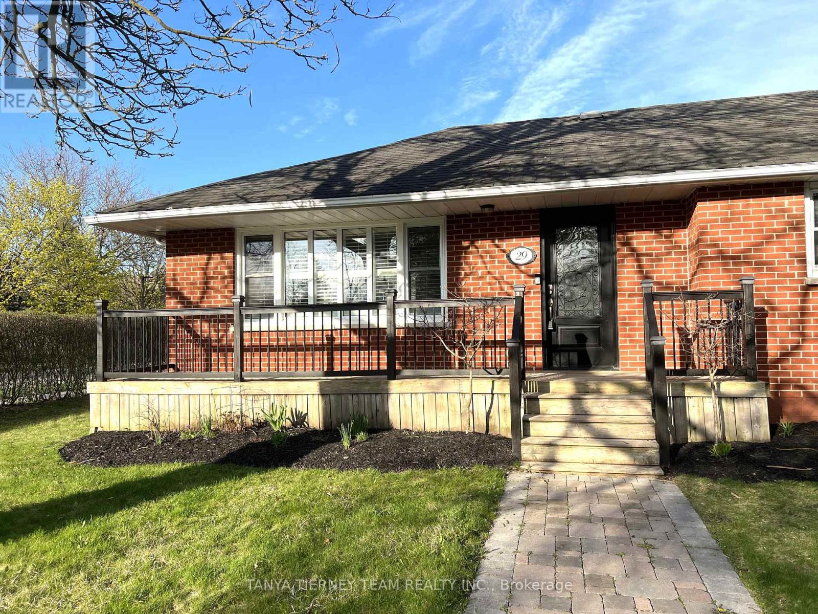 29 Queen Street, Whitby, Ontario  L1M 1C5 - Photo 2 - E12120151