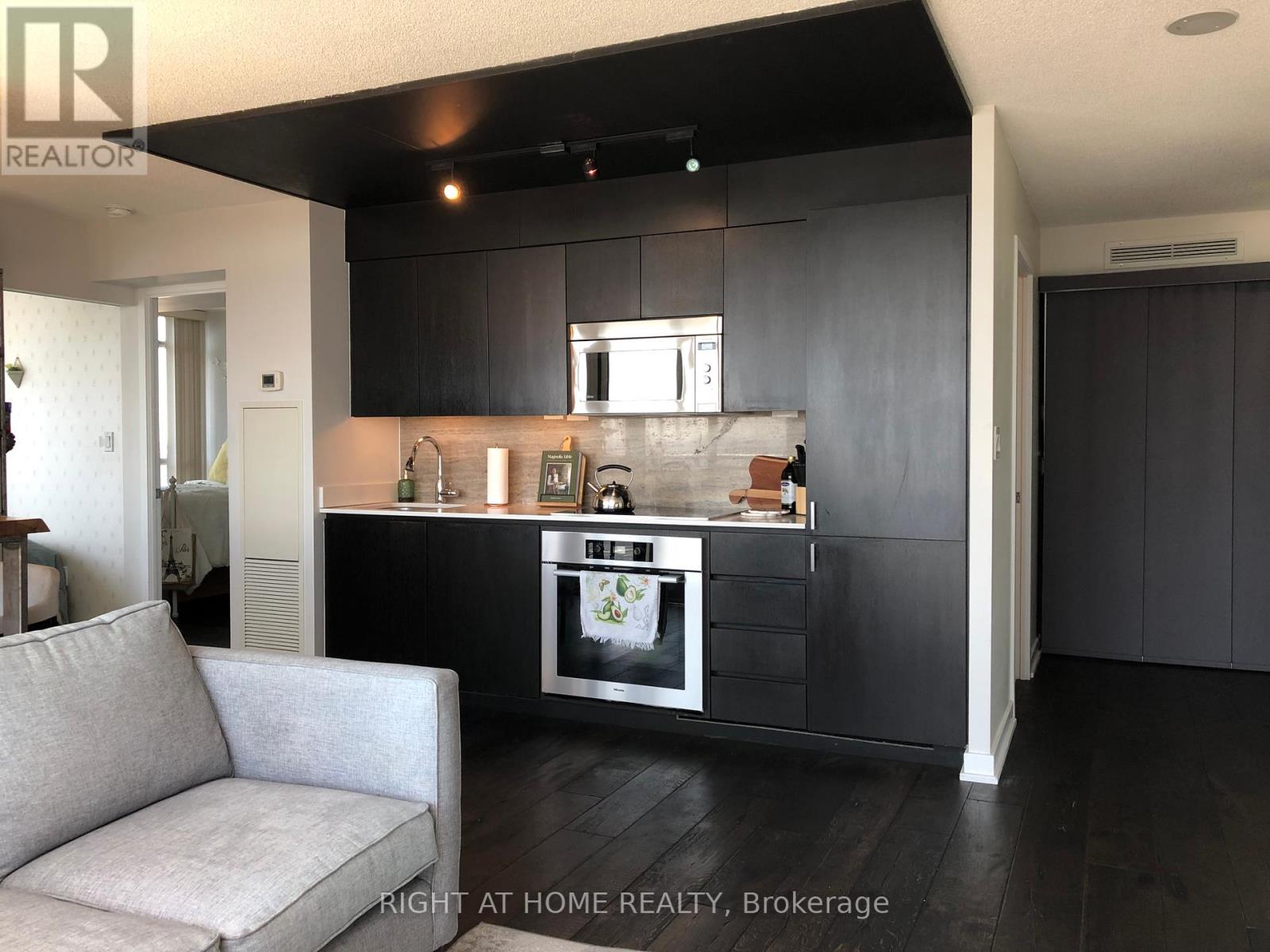 2709 - 15 Iceboat Terrace, Toronto, Ontario  M5V 4A5 - Photo 15 - C12122513