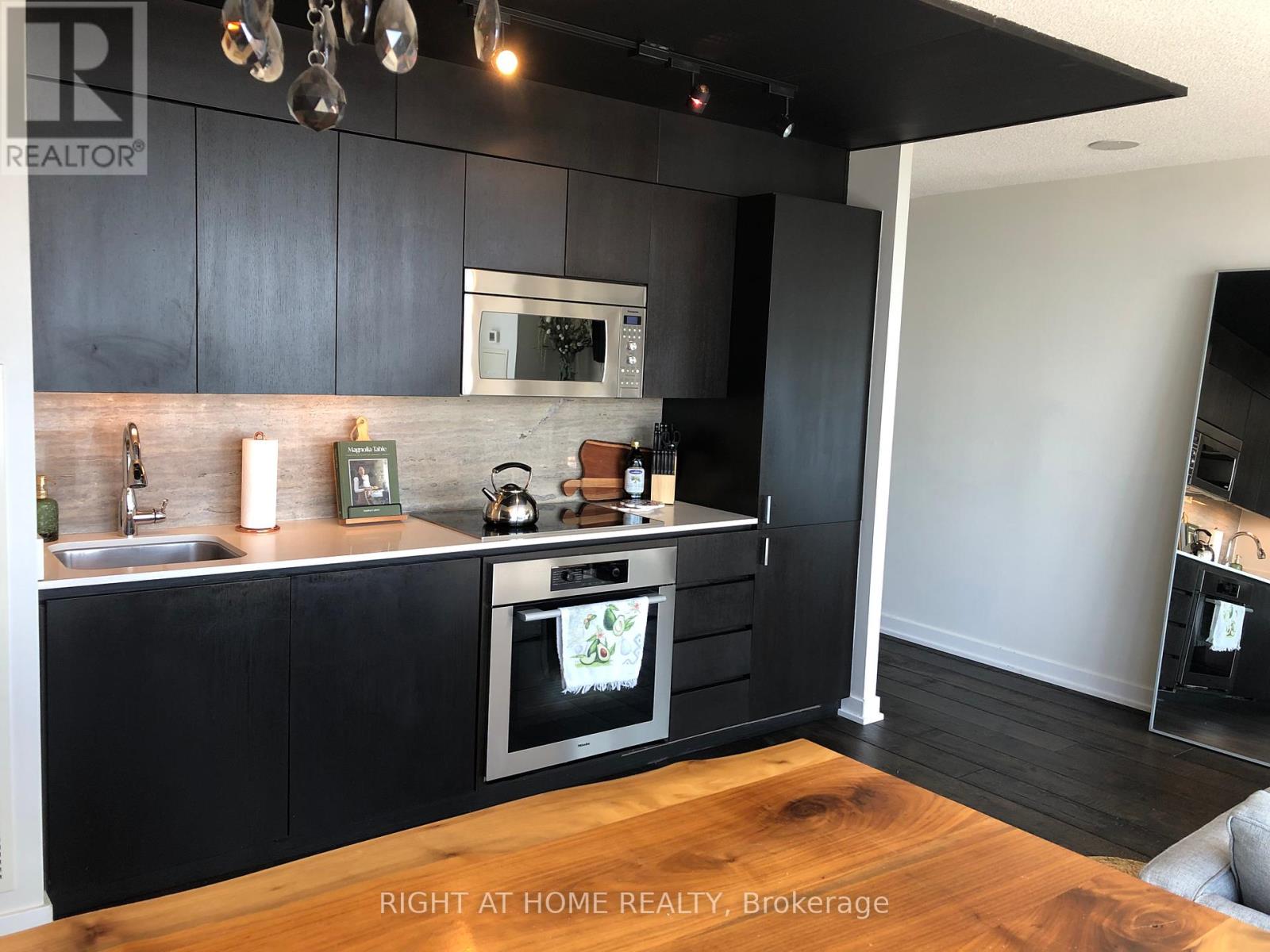 2709 - 15 Iceboat Terrace, Toronto, Ontario  M5V 4A5 - Photo 16 - C12122513