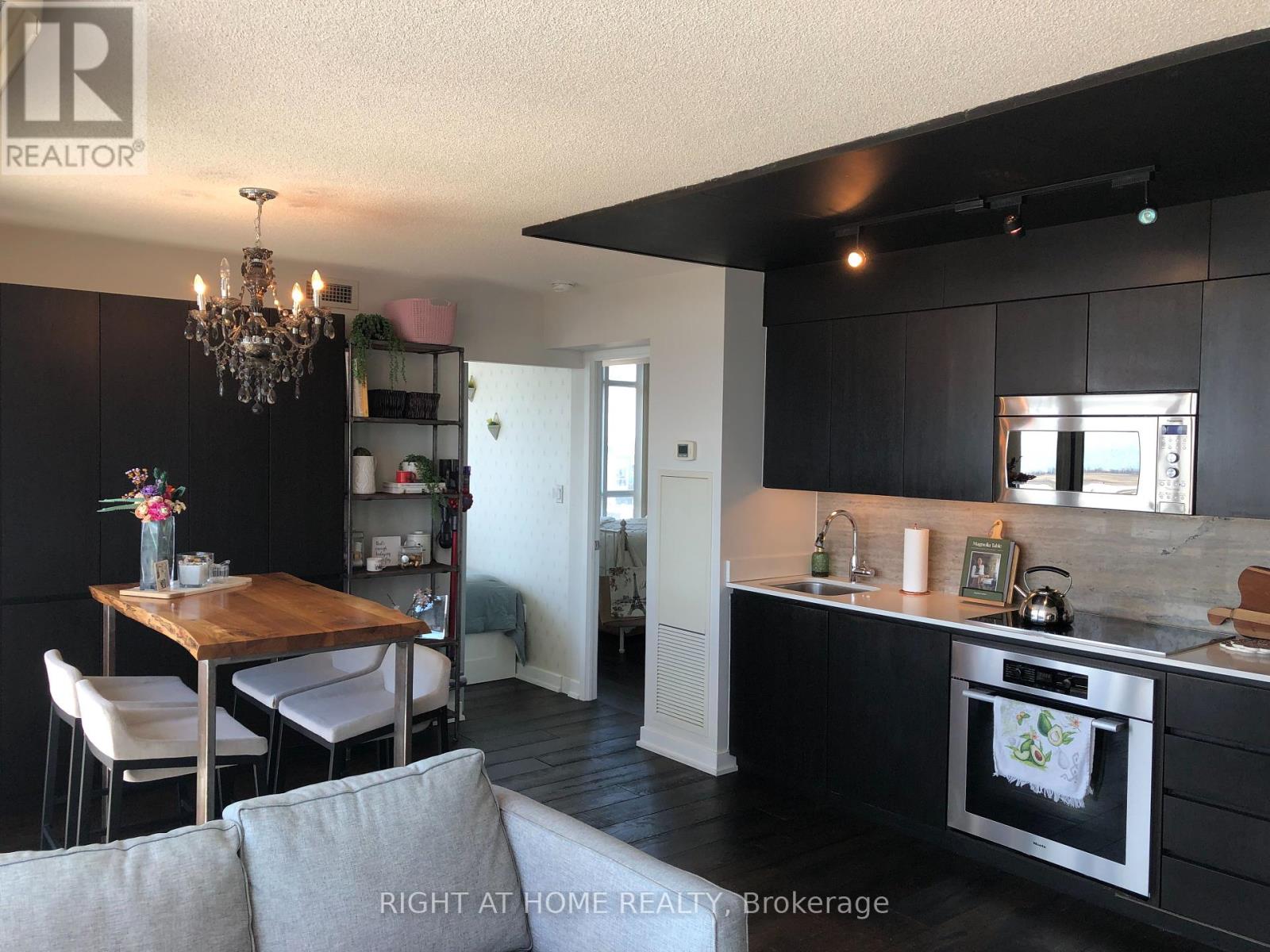 2709 - 15 Iceboat Terrace, Toronto, Ontario  M5V 4A5 - Photo 17 - C12122513