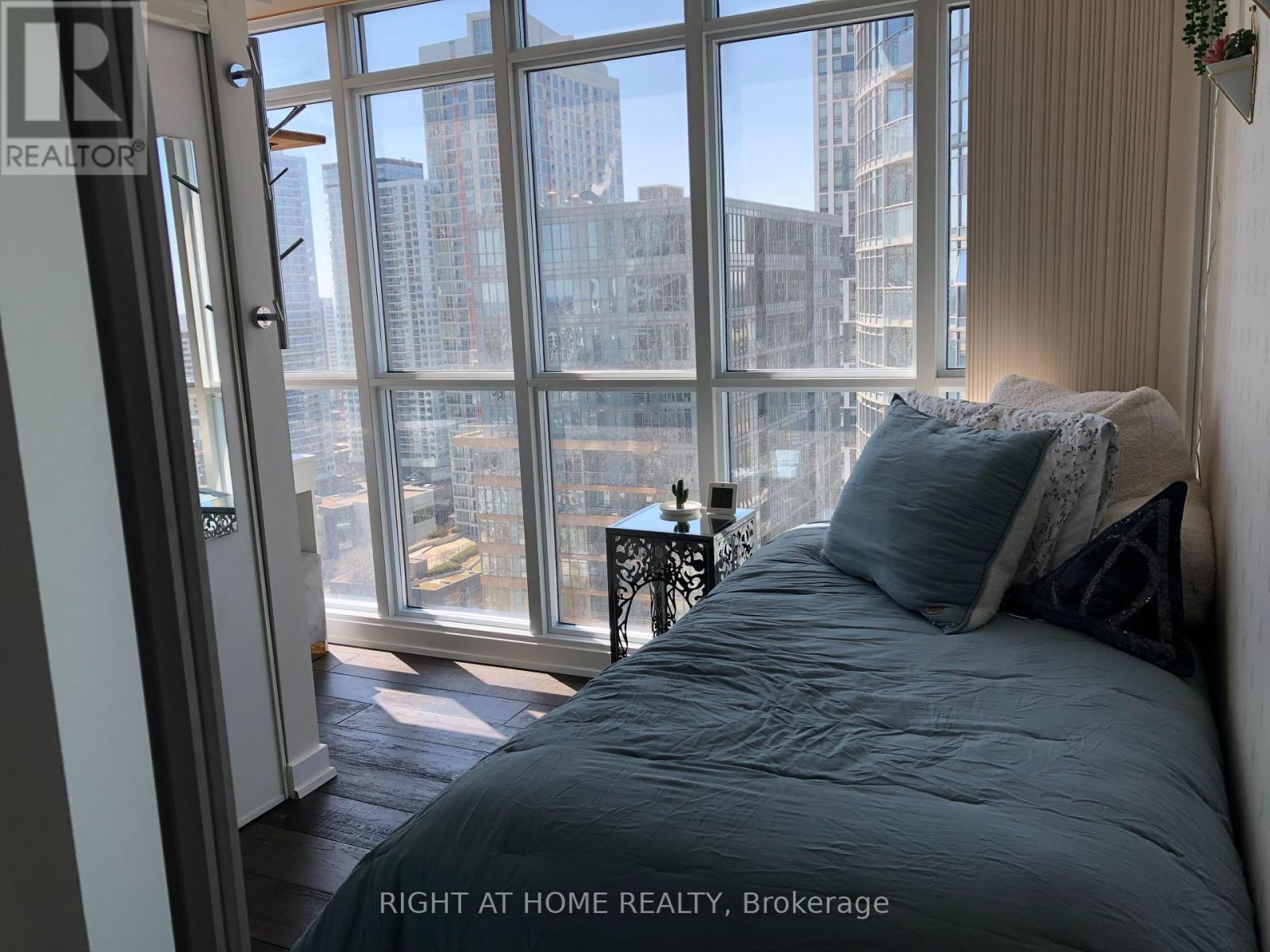 2709 - 15 Iceboat Terrace, Toronto, Ontario  M5V 4A5 - Photo 22 - C12122513