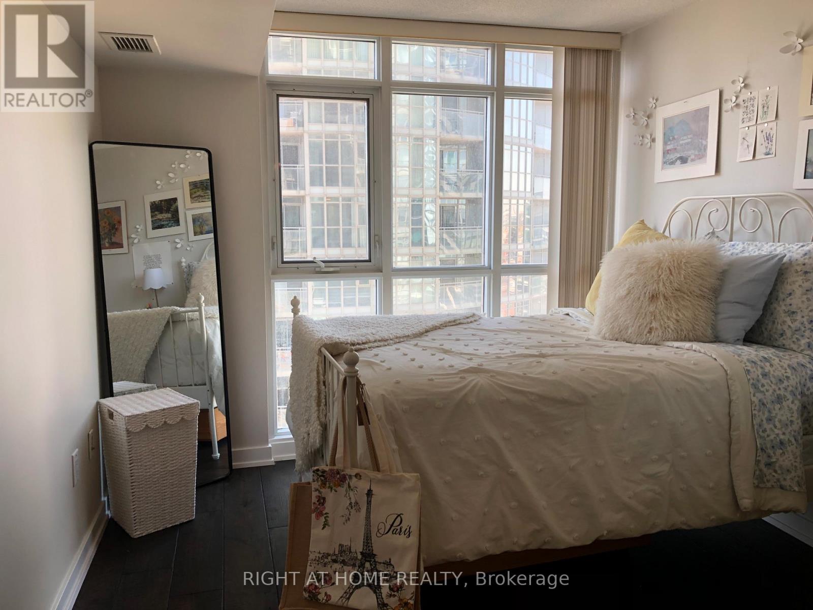 2709 - 15 Iceboat Terrace, Toronto, Ontario  M5V 4A5 - Photo 24 - C12122513
