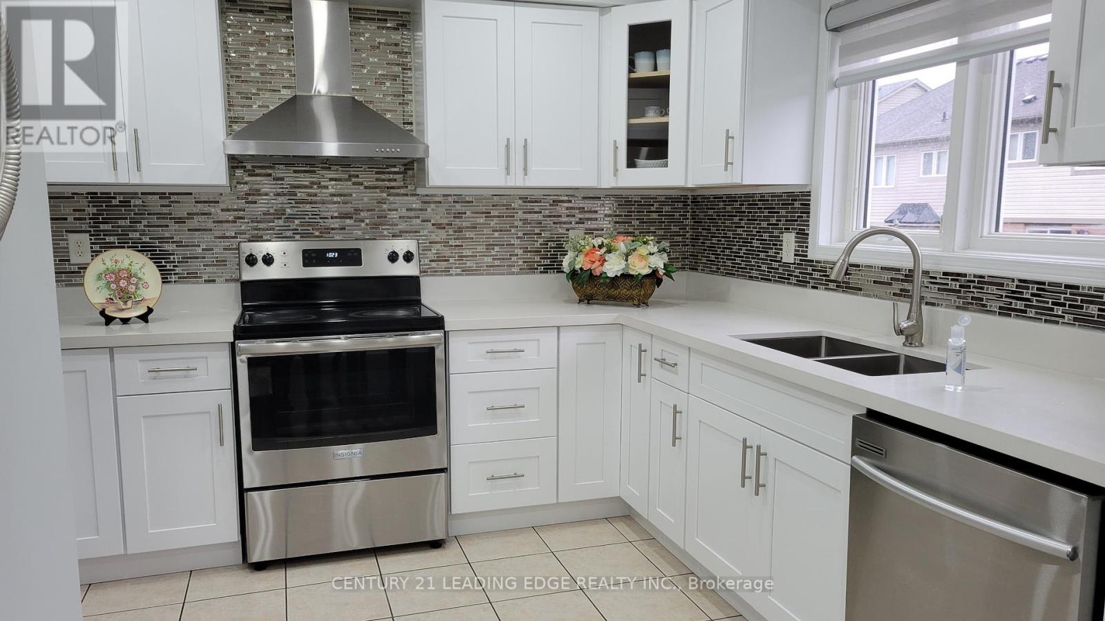 56 Norland Circle, Oshawa, Ontario  L1L 0A7 - Photo 4 - E12122494