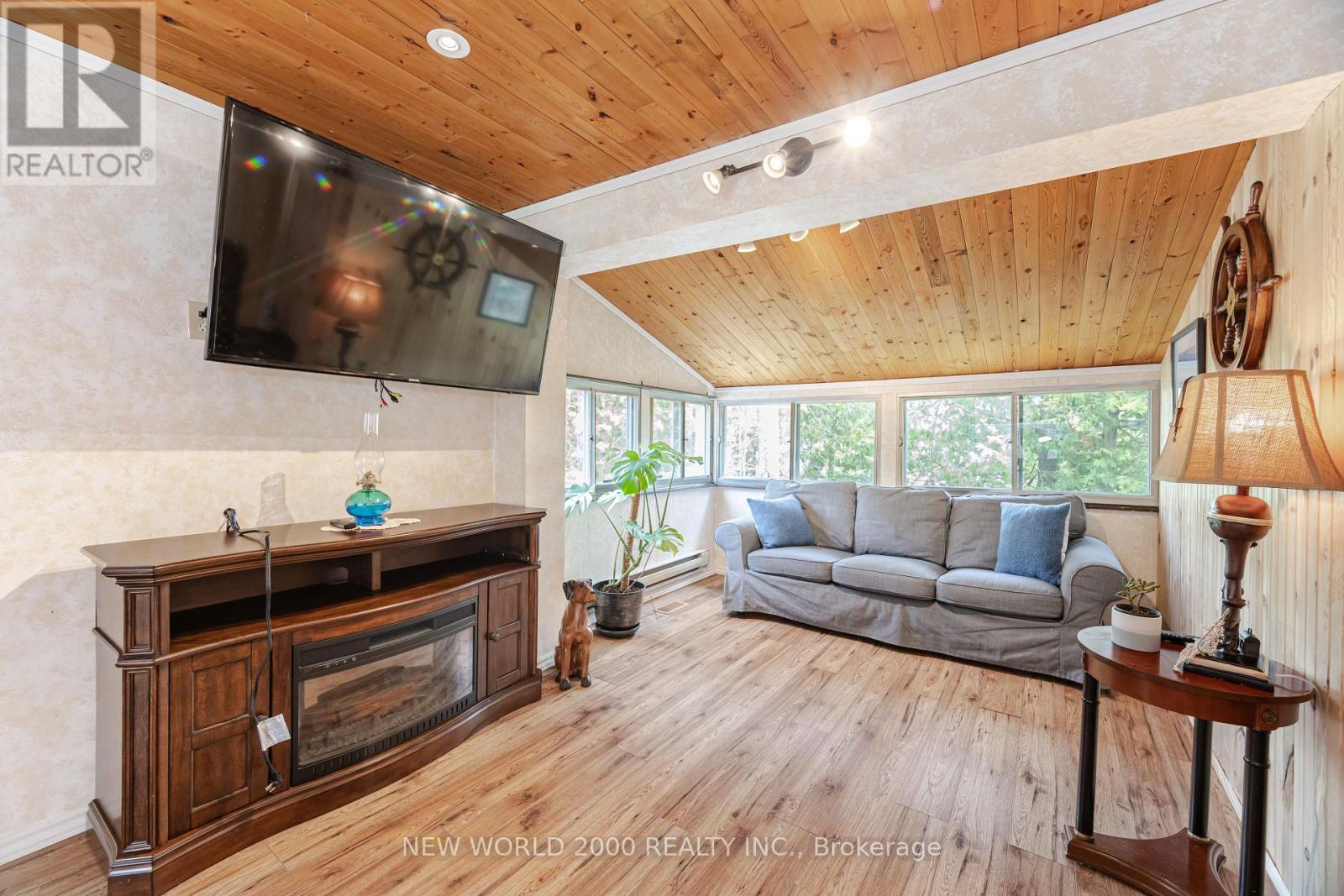 Property at 4 CHAMBERS LANE image 3