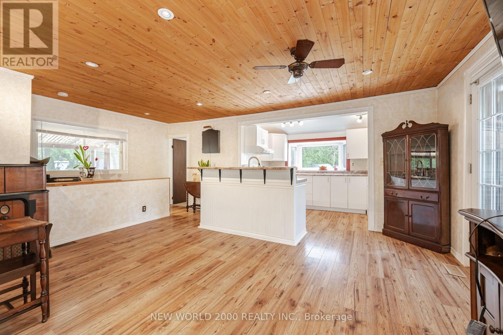 Property at 4 CHAMBERS LANE image 4