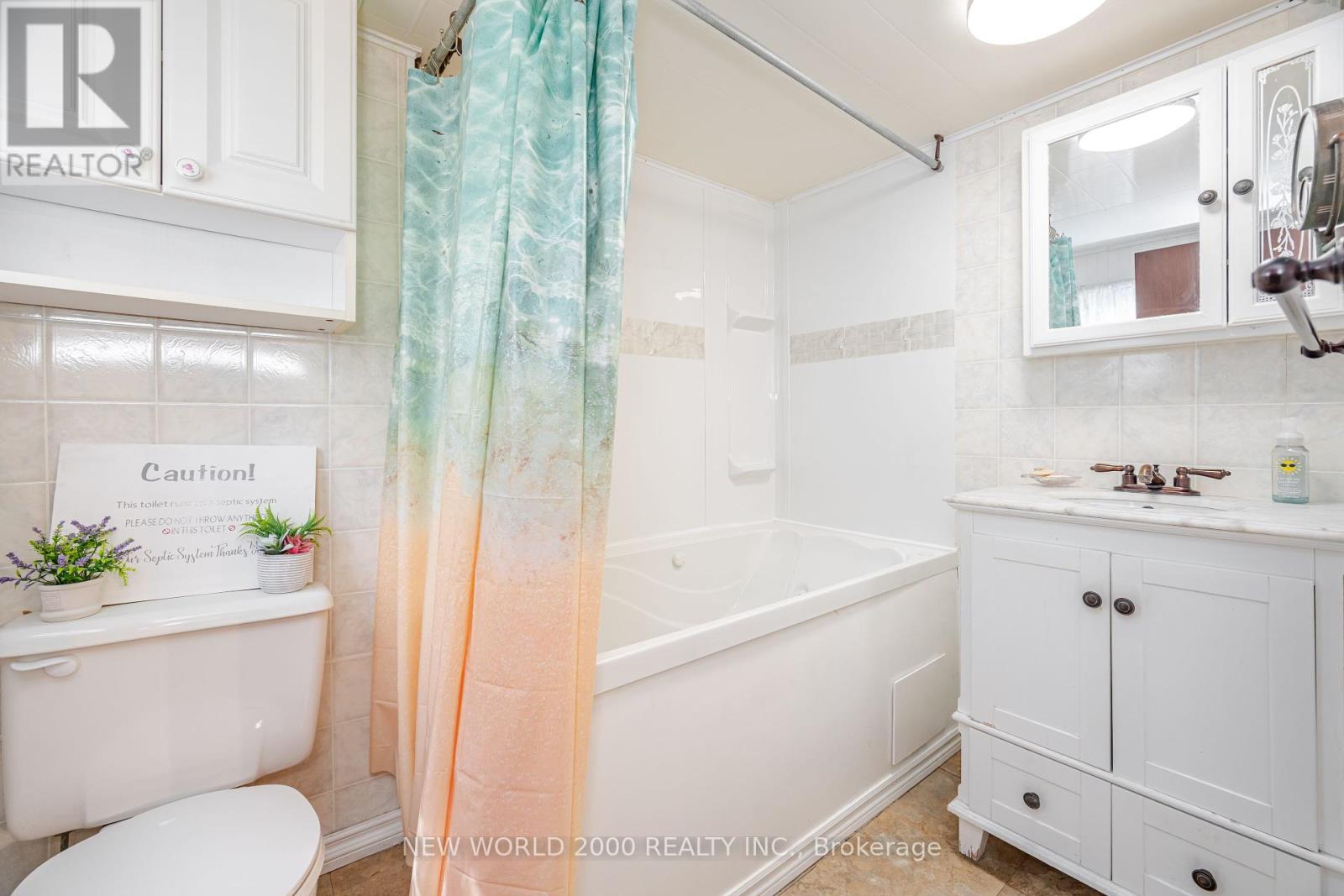 4 Chambers Lane, Georgina, Ontario  L0E 1N0 - Photo 7 - N12122521