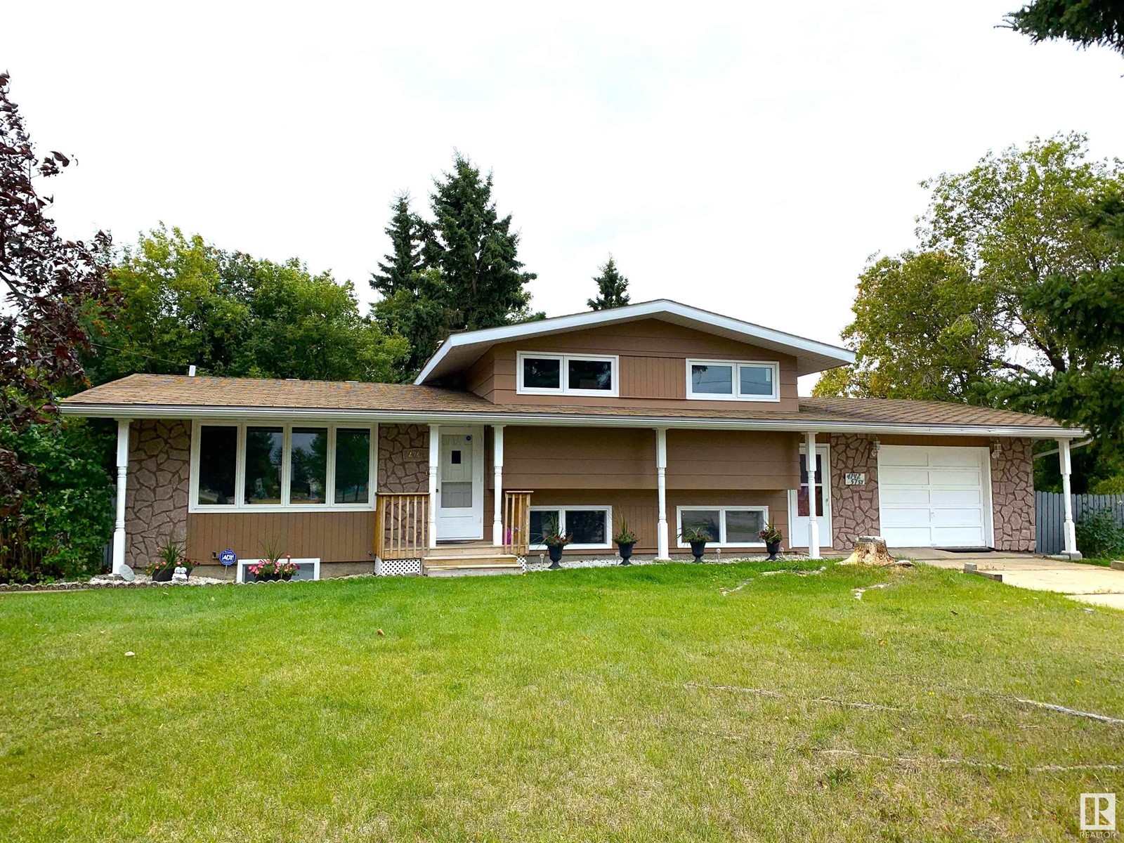 Property at 4742 57 ST image 1