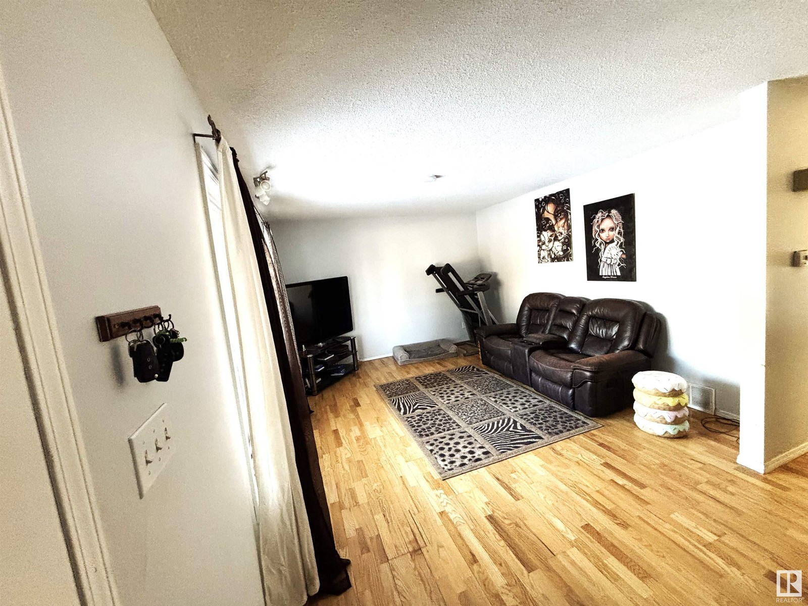 Property at 4742 57 ST image 4