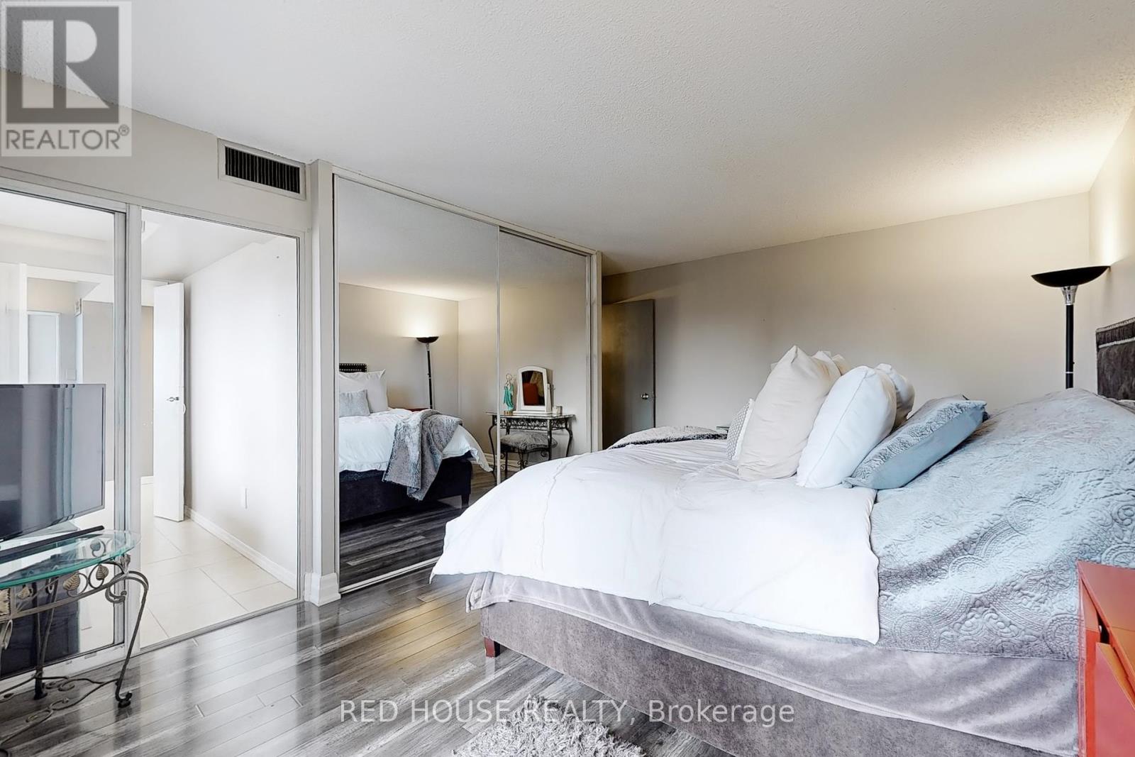 206 - 10 Markbrook Lane, Toronto, Ontario  M9V 5E3 - Photo 17 - W12122509