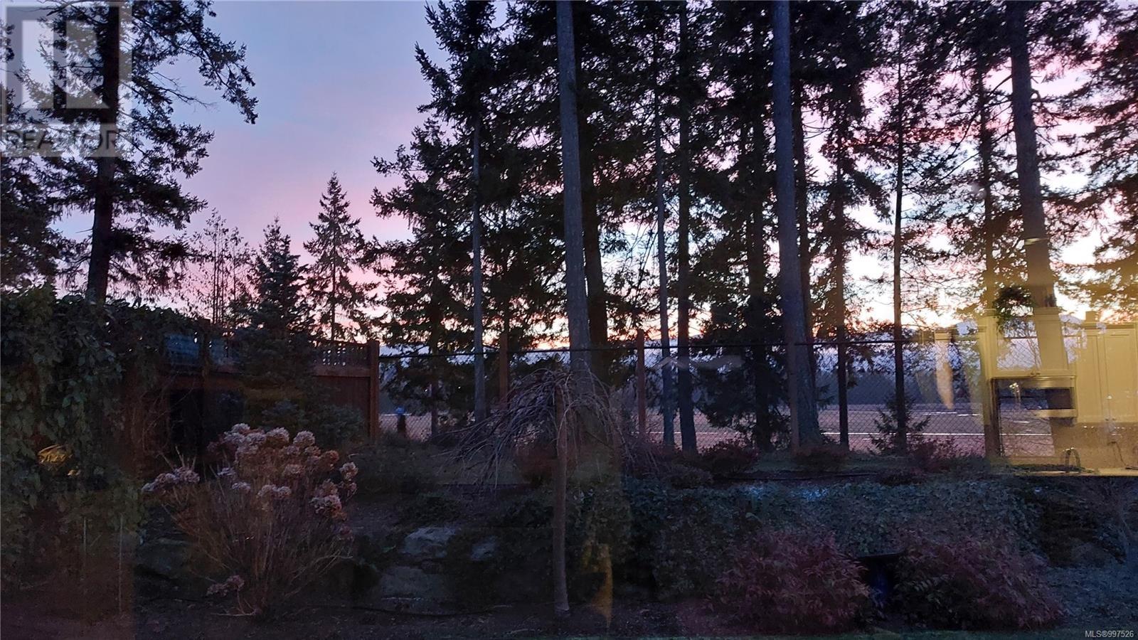 Property at 473 Ridgefield Dr image 3