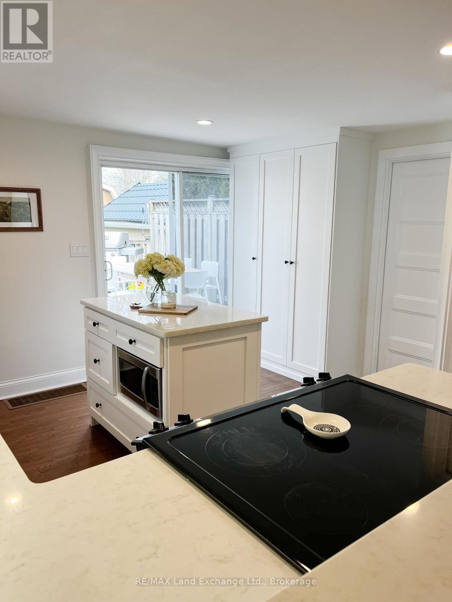 853 Olde Victoria Street N, Kincardine, Ontario  N2Z 2B6 - Photo 21 - X12121030