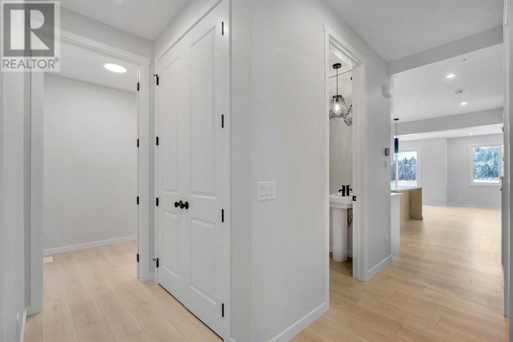 Property at 80 Creekview Manor SW image 3
