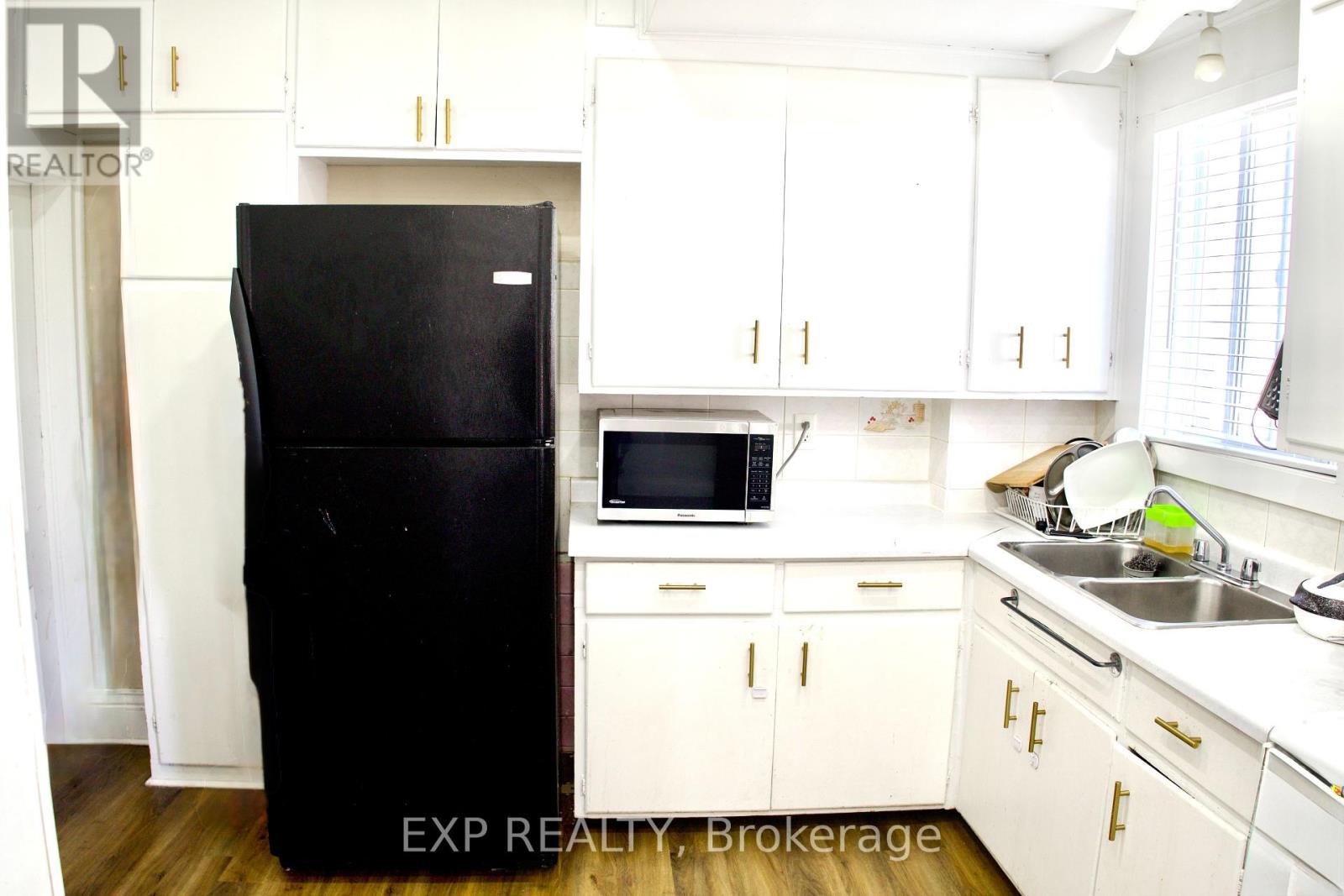 226 Sheridan Street, Brantford, Ontario  N3S 4R3 - Photo 8 - X12122484