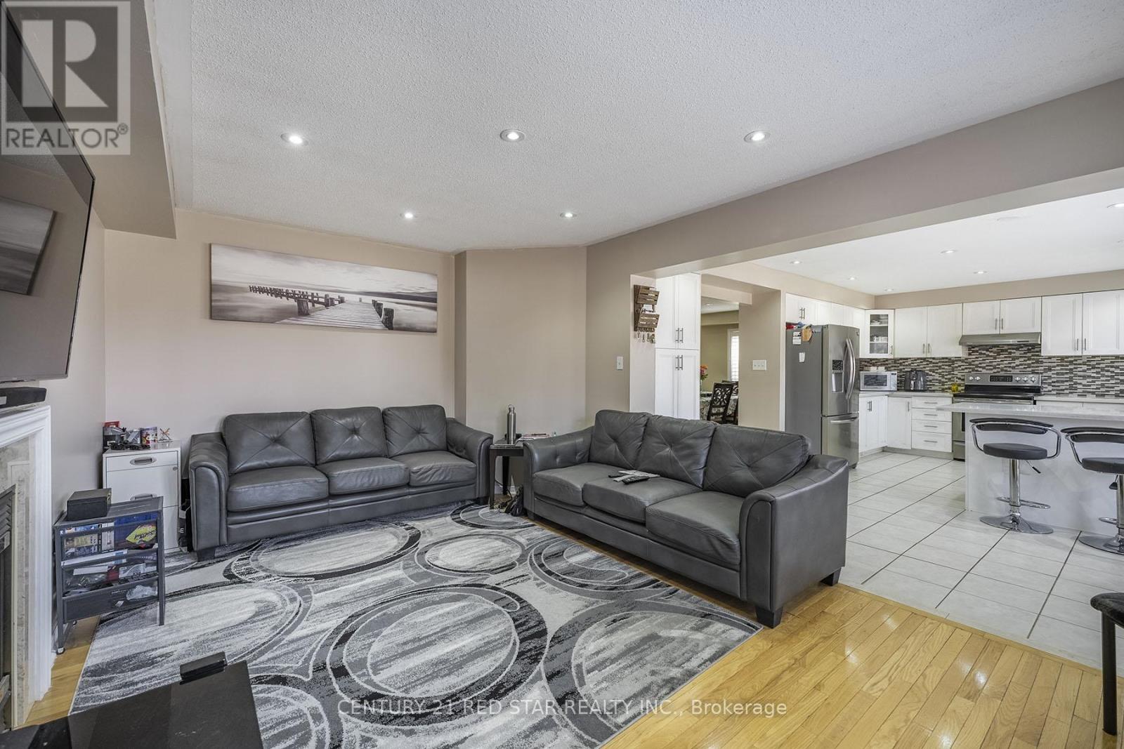 36 Field Thistle Drive, Brampton, Ontario  L6R 3A8 - Photo 11 - W12122529
