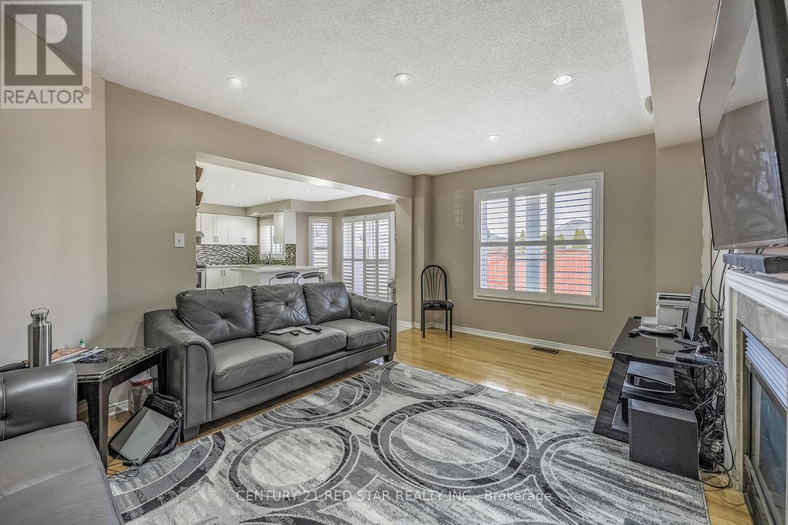 36 Field Thistle Drive, Brampton, Ontario  L6R 3A8 - Photo 12 - W12122529