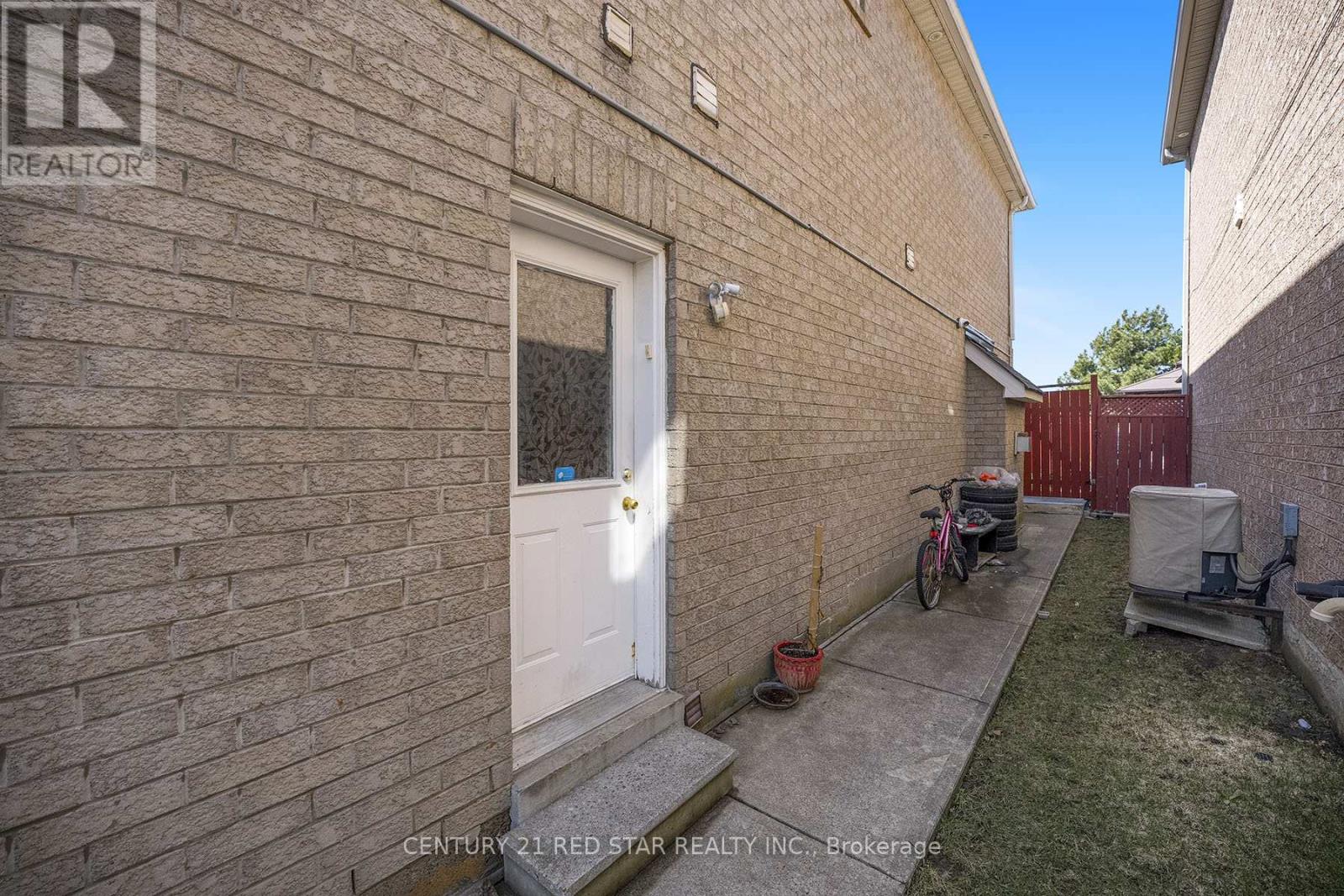 36 Field Thistle Drive, Brampton, Ontario  L6R 3A8 - Photo 39 - W12122529