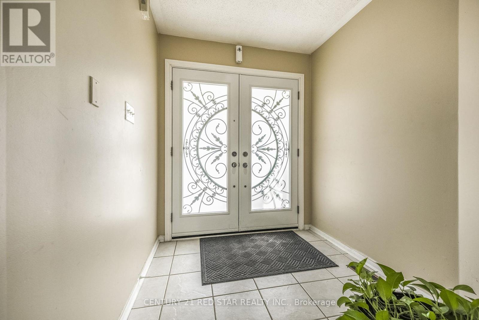 36 Field Thistle Drive, Brampton, Ontario  L6R 3A8 - Photo 4 - W12122529