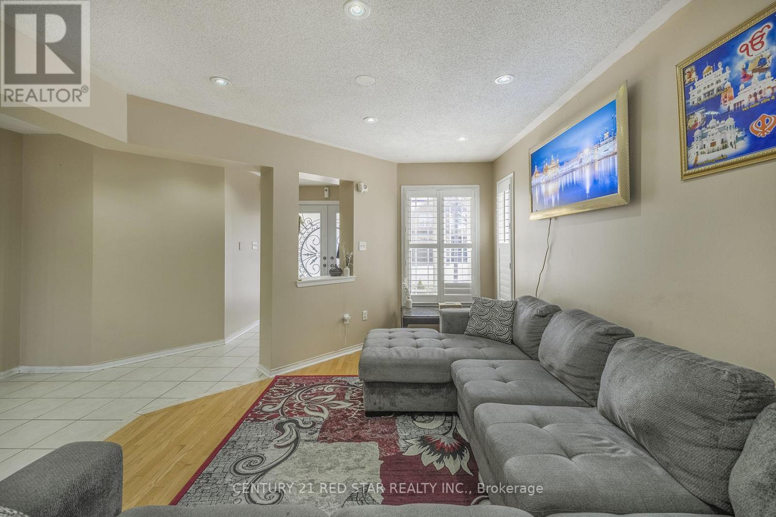 36 Field Thistle Drive, Brampton, Ontario  L6R 3A8 - Photo 7 - W12122529