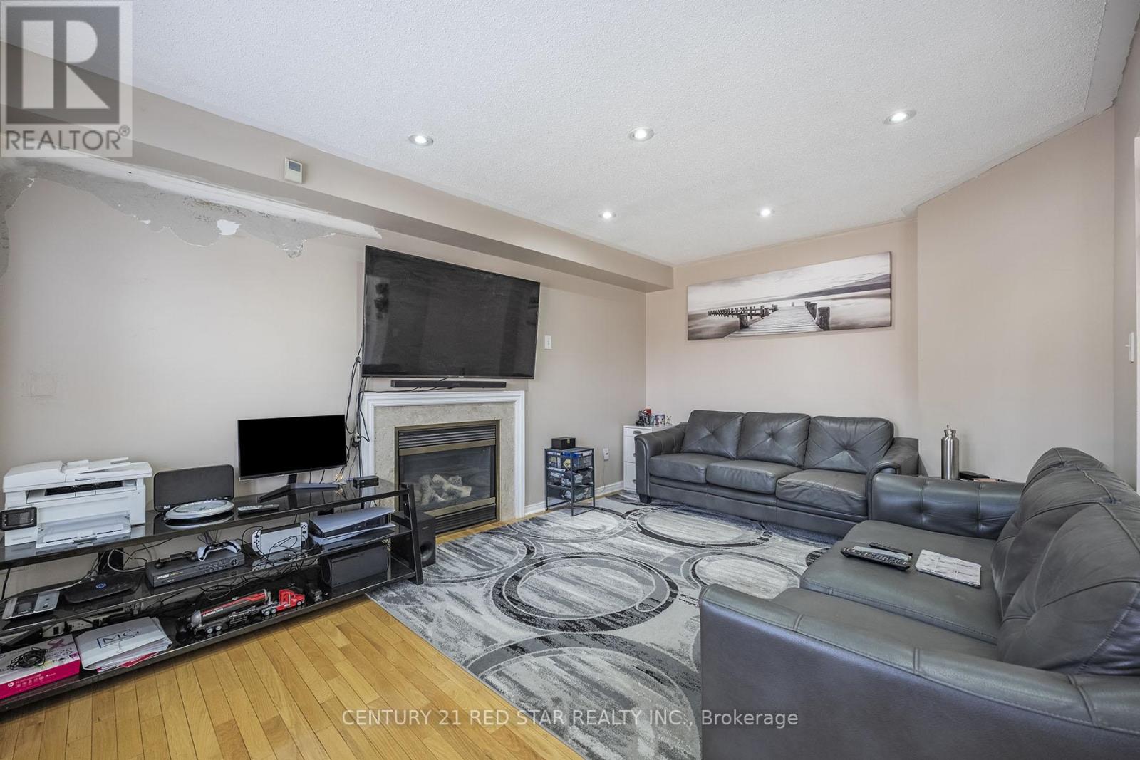 36 Field Thistle Drive, Brampton, Ontario  L6R 3A8 - Photo 9 - W12122529