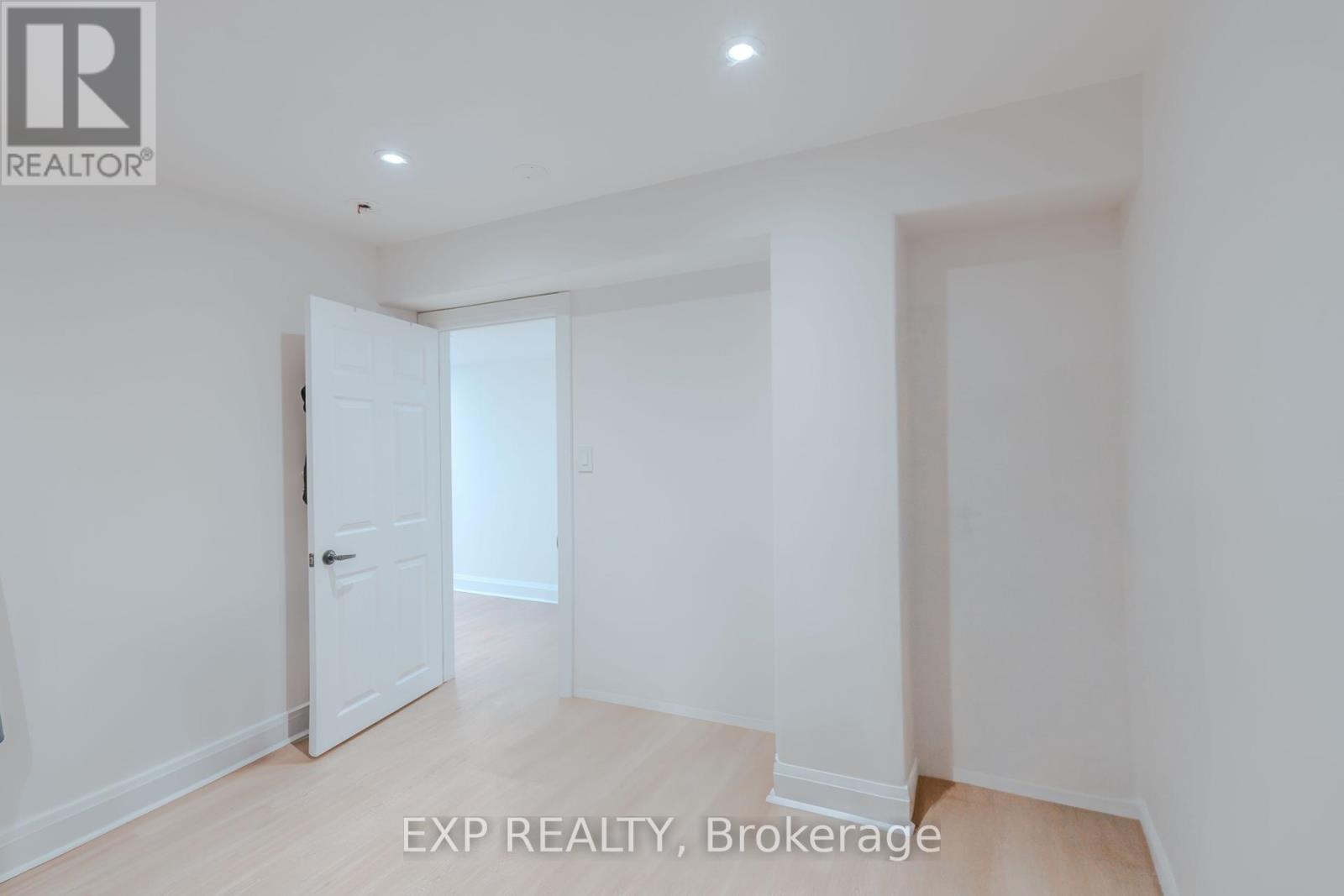 3257 Monica Drive, Mississauga, Ontario  L4T 3E6 - Photo 39 - W12122562